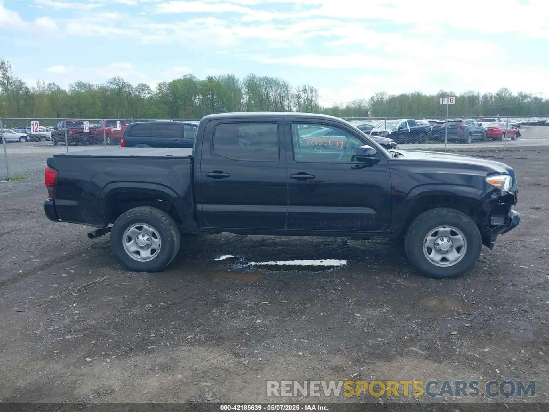 13 Photograph of a damaged car 3TYCZ5AN6NT085560 TOYOTA TACOMA 2022