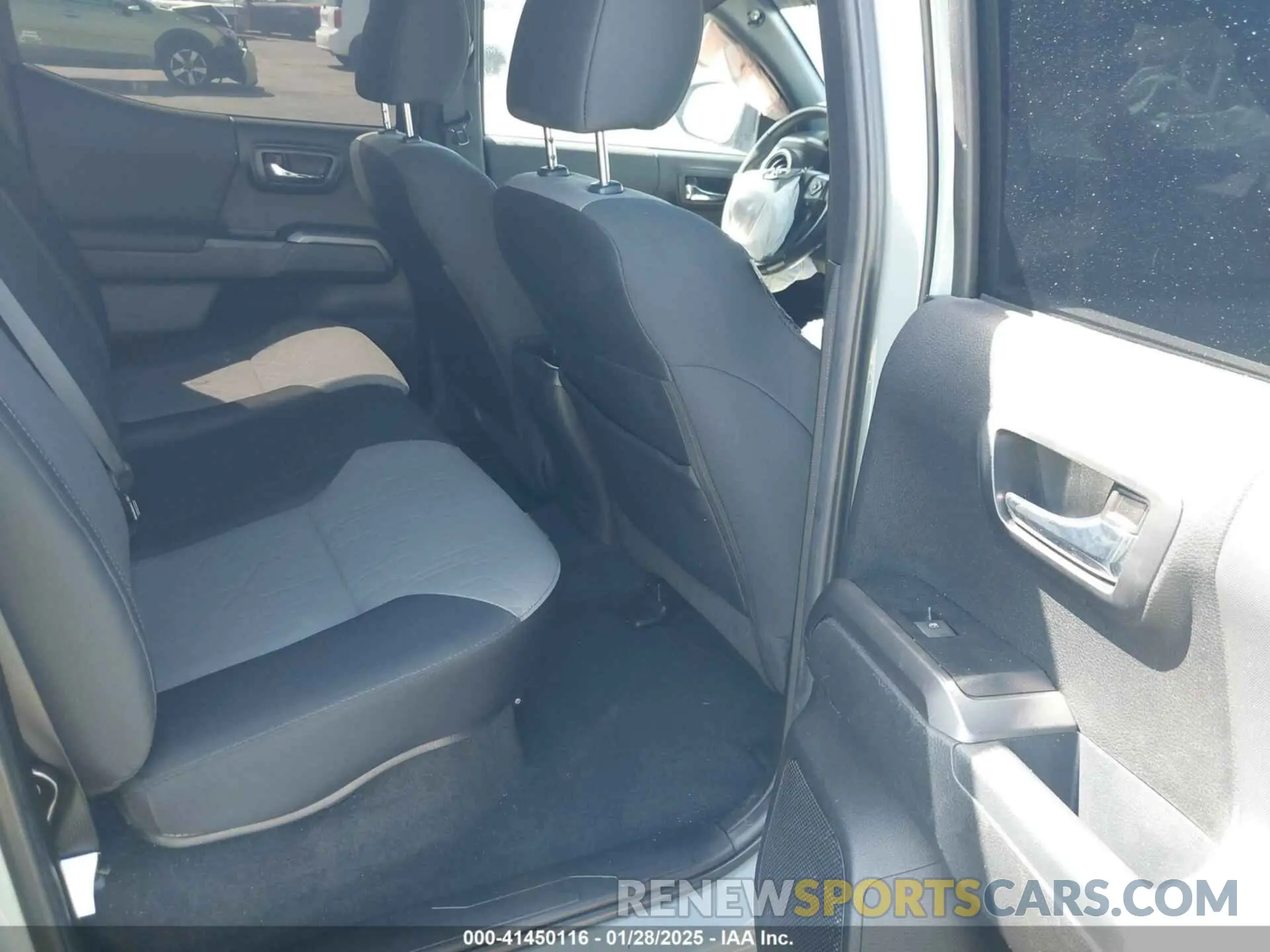 8 Photograph of a damaged car 3TYCZ5AN6NT103877 TOYOTA TACOMA 2022
