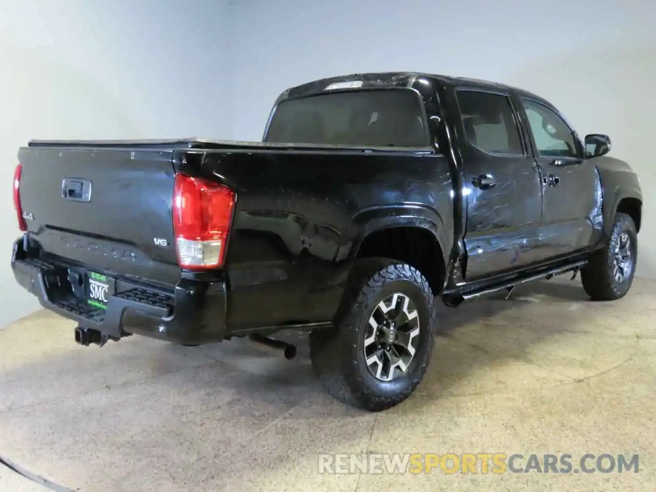 3 Photograph of a damaged car 3TYCZ5AN7NT086488 TOYOTA TACOMA 2022