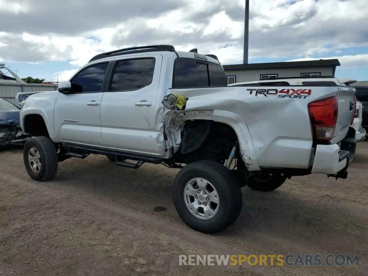 2 Photograph of a damaged car 3TYCZ5AN7NT101670 TOYOTA TACOMA 2022