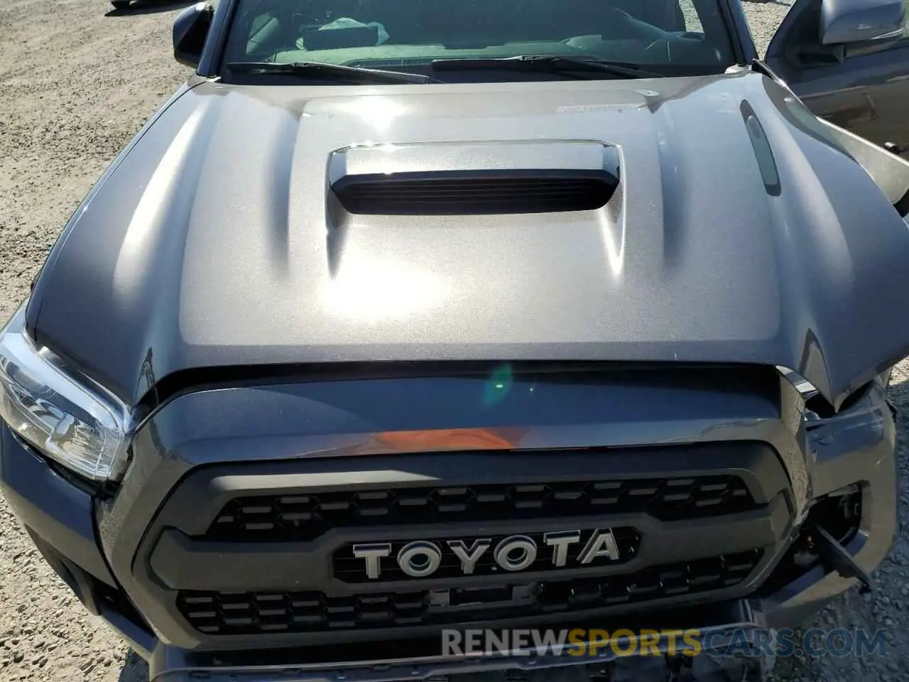 11 Photograph of a damaged car 3TYCZ5AN8NT076536 TOYOTA TACOMA 2022