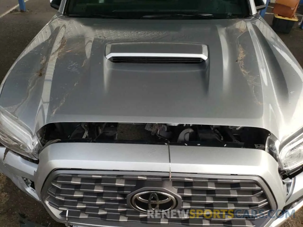 13 Photograph of a damaged car 3TYCZ5AN8NT103234 TOYOTA TACOMA 2022