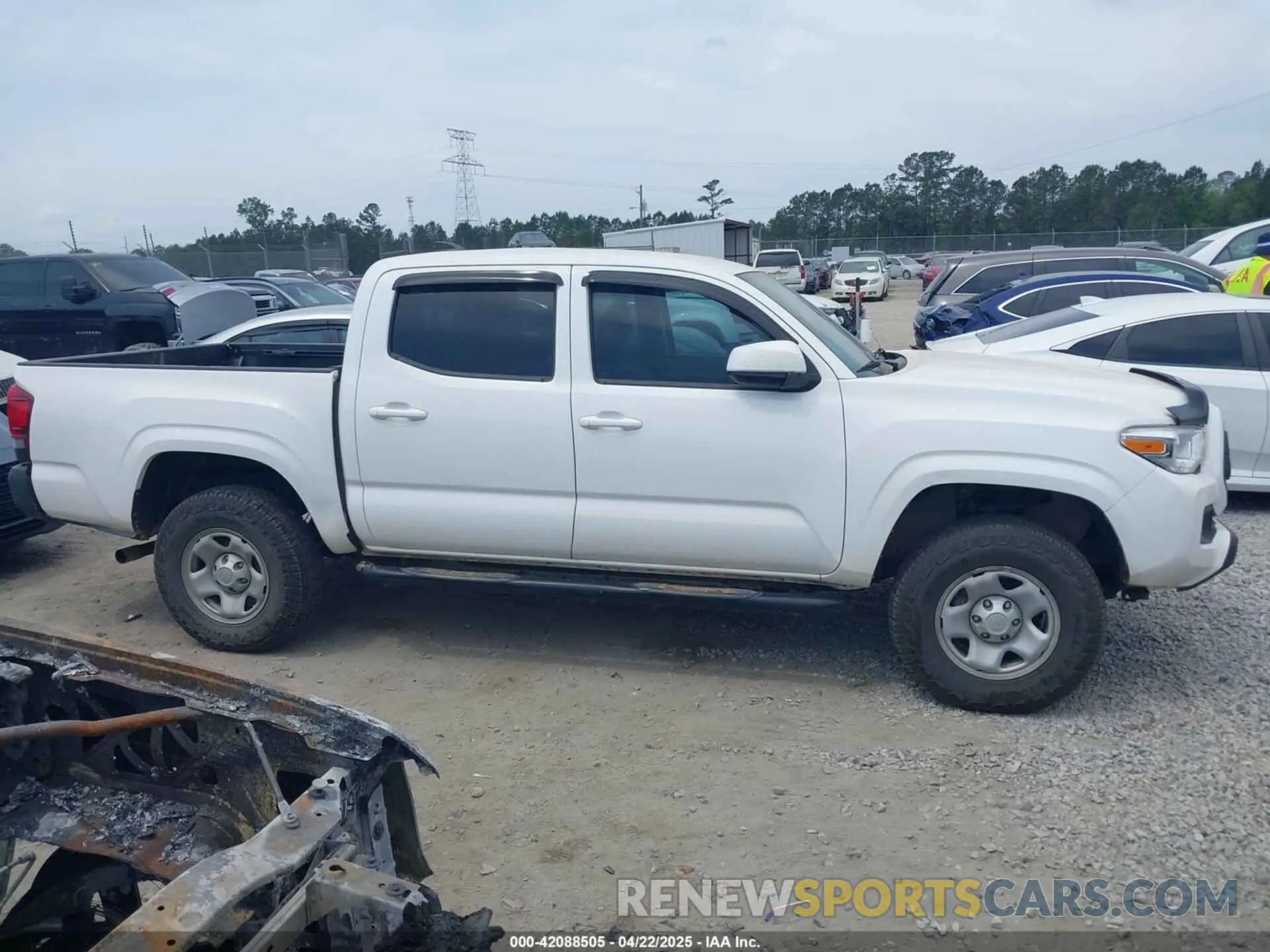 13 Photograph of a damaged car 3TYCZ5AN9NT098903 TOYOTA TACOMA 2022