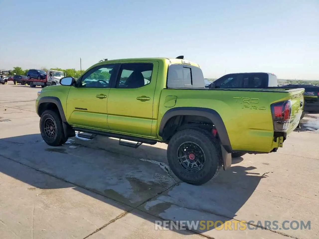 2 Photograph of a damaged car 3TYCZ5ANXNT069247 TOYOTA TACOMA 2022