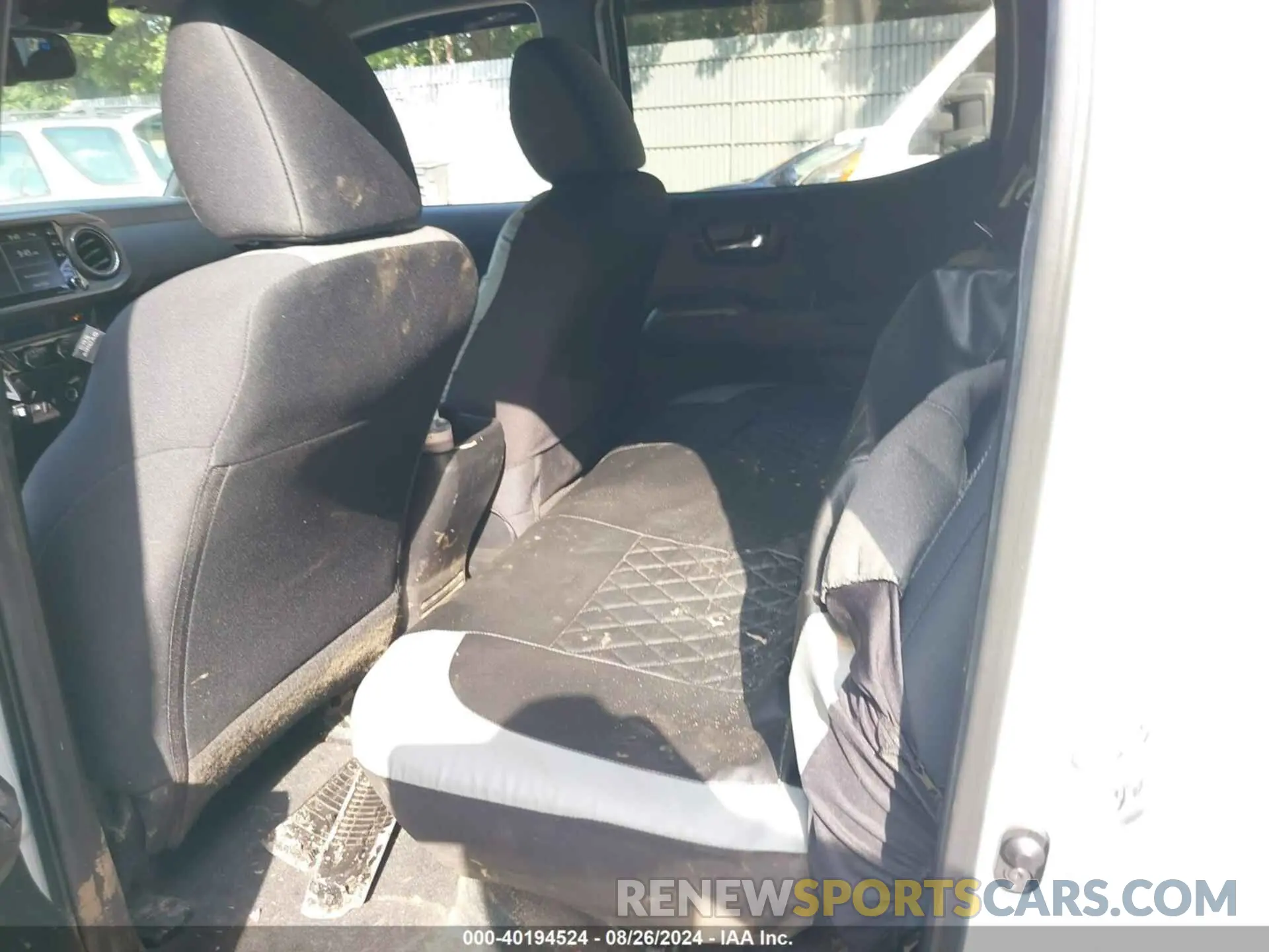 8 Photograph of a damaged car 3TYDZ5BN1NT014074 TOYOTA TACOMA 2022