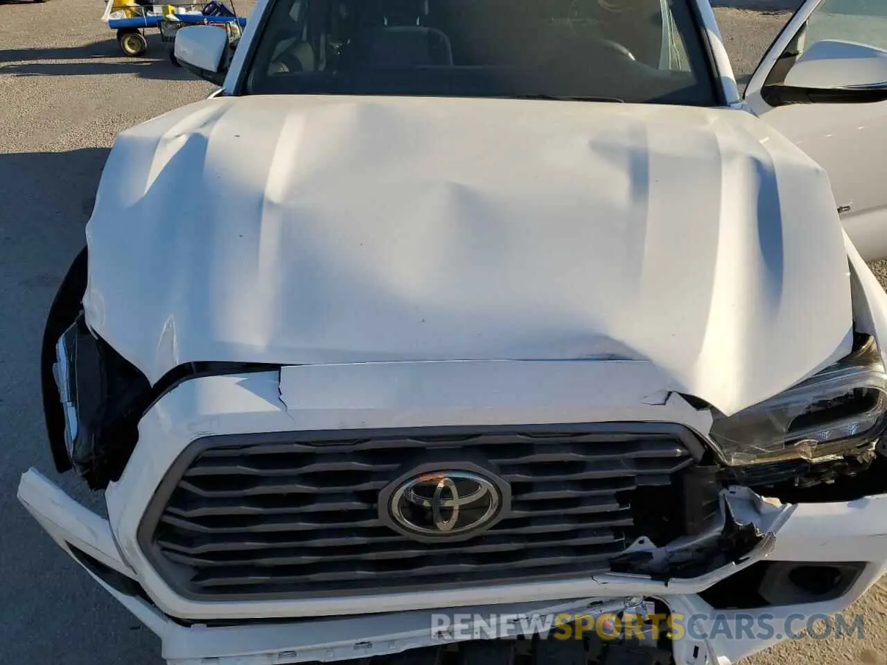 11 Photograph of a damaged car 3TYDZ5BN1NT014897 TOYOTA TACOMA 2022