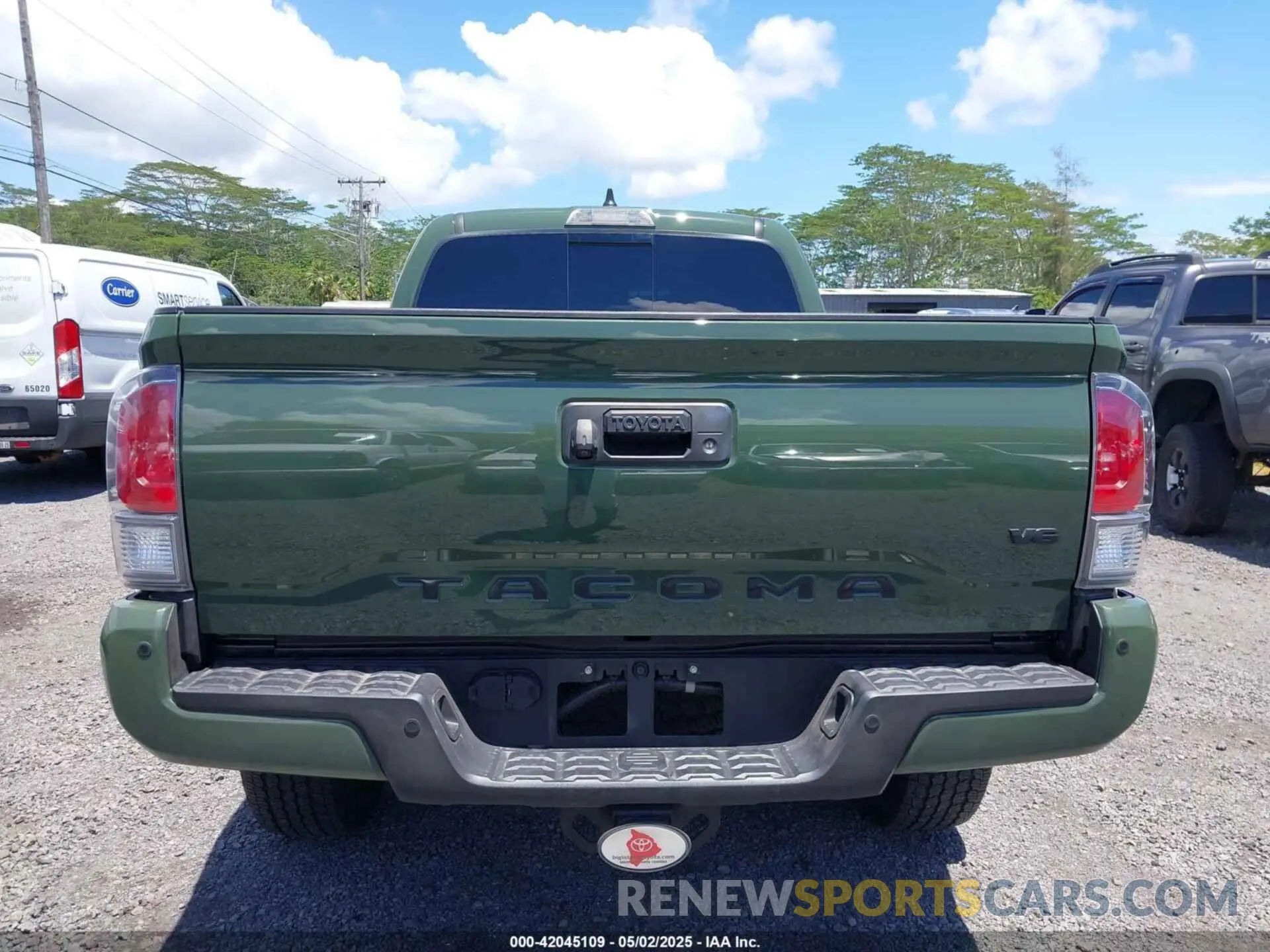 17 Photograph of a damaged car 3TYDZ5BN8NT010331 TOYOTA TACOMA 2022