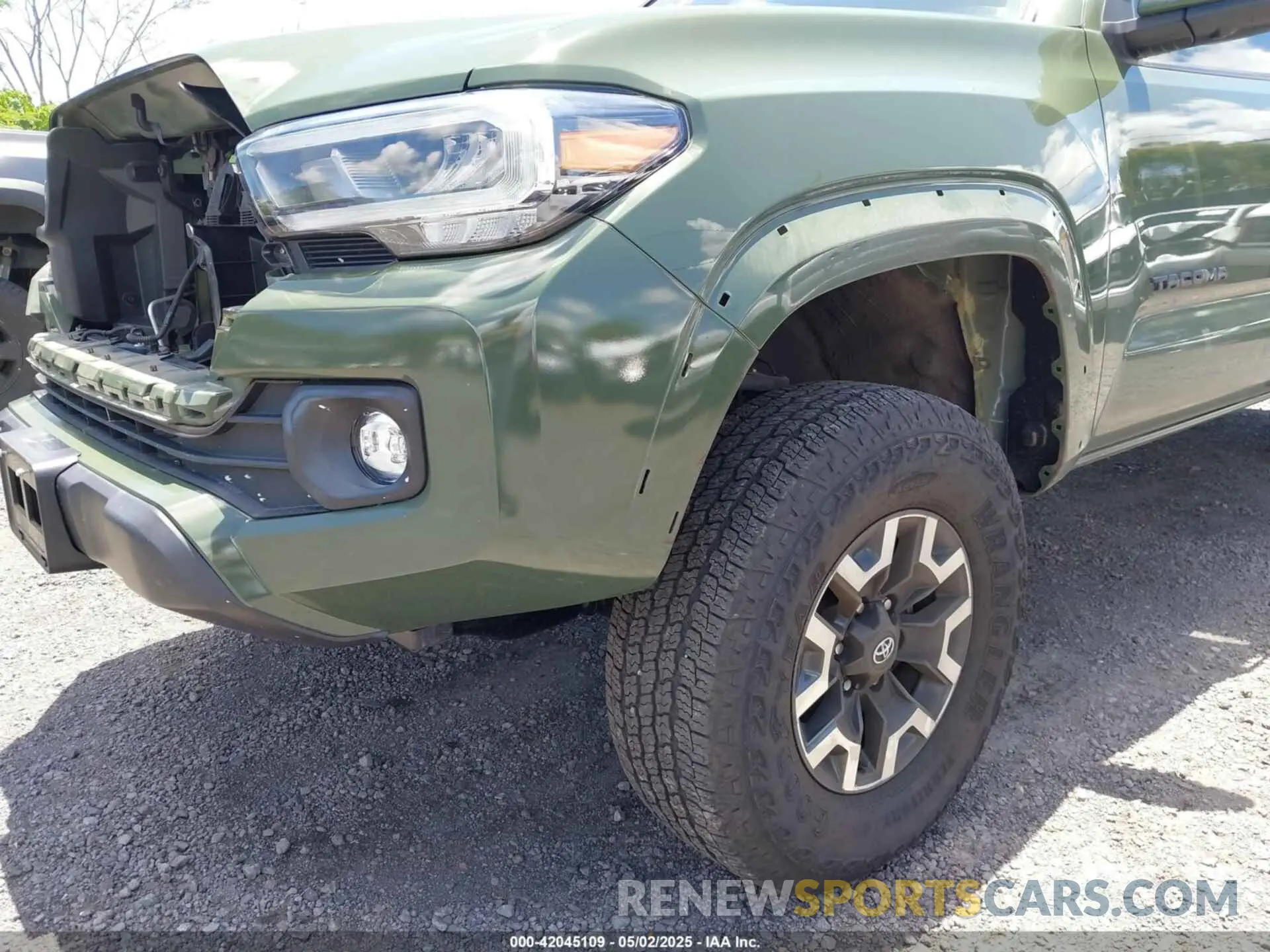 21 Photograph of a damaged car 3TYDZ5BN8NT010331 TOYOTA TACOMA 2022
