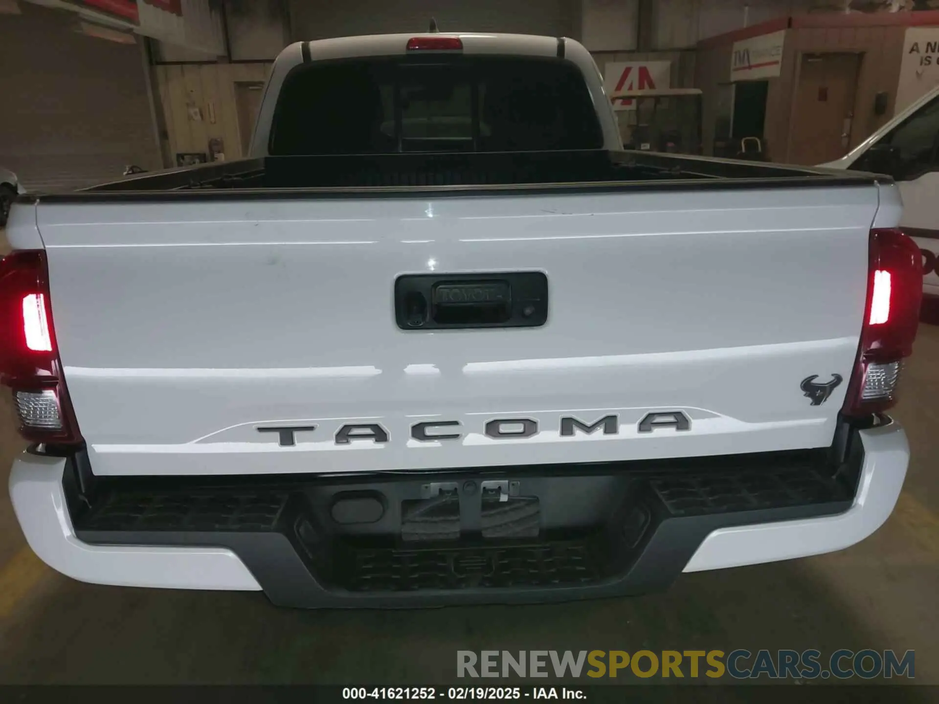 17 Photograph of a damaged car 3TYRX5GN0NT065070 TOYOTA TACOMA 2022