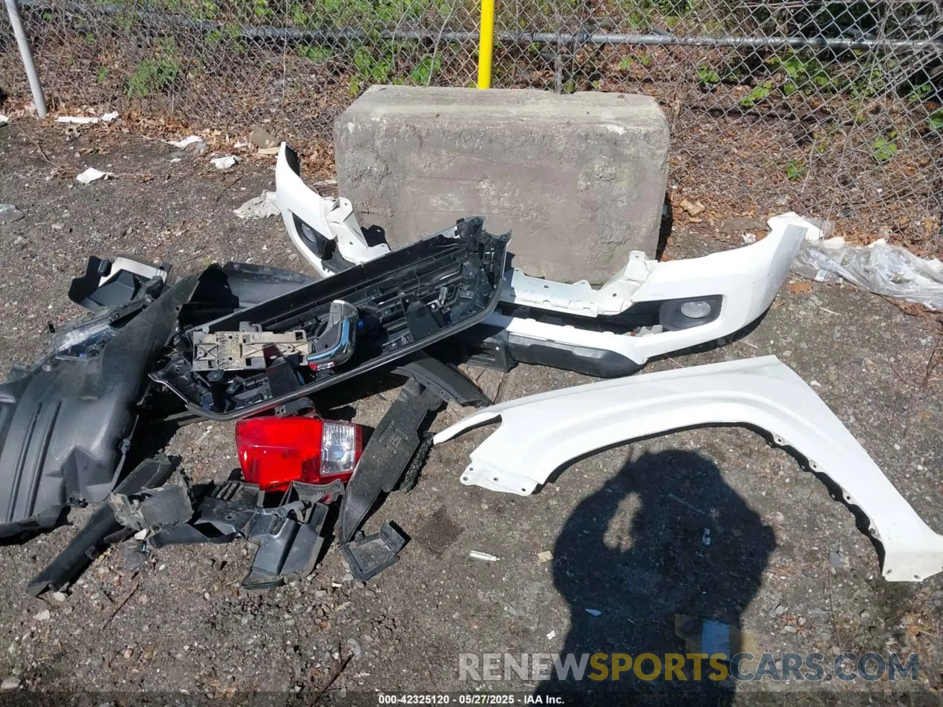 12 Photograph of a damaged car 3TYRX5GN4NT056386 TOYOTA TACOMA 2022