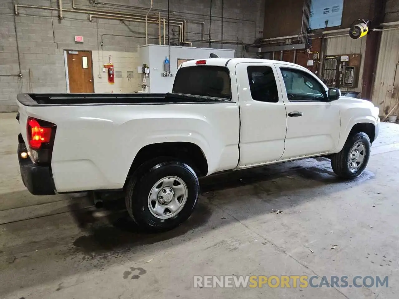 3 Photograph of a damaged car 3TYRX5GN5NT052587 TOYOTA TACOMA 2022