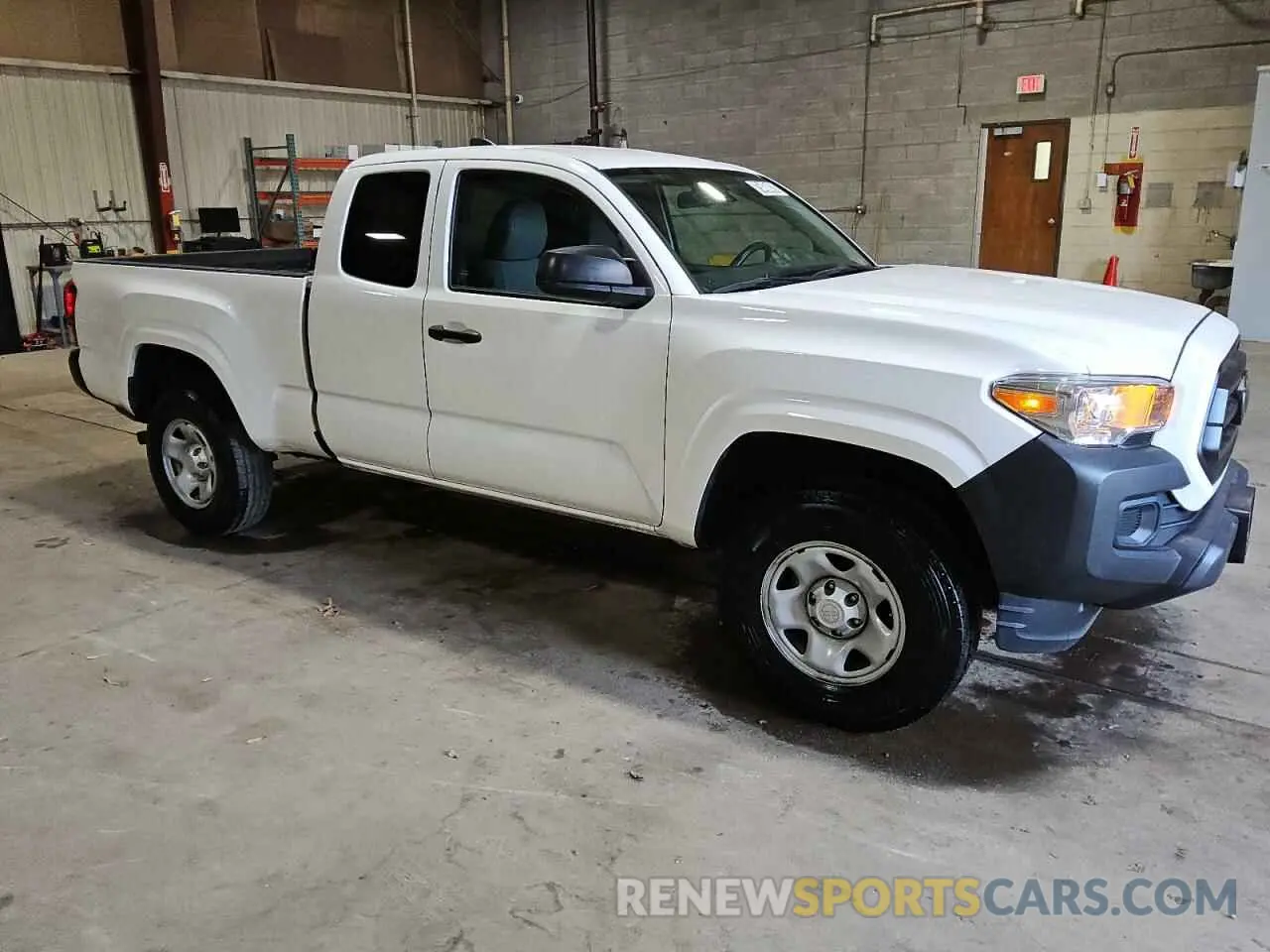 4 Photograph of a damaged car 3TYRX5GN5NT052587 TOYOTA TACOMA 2022