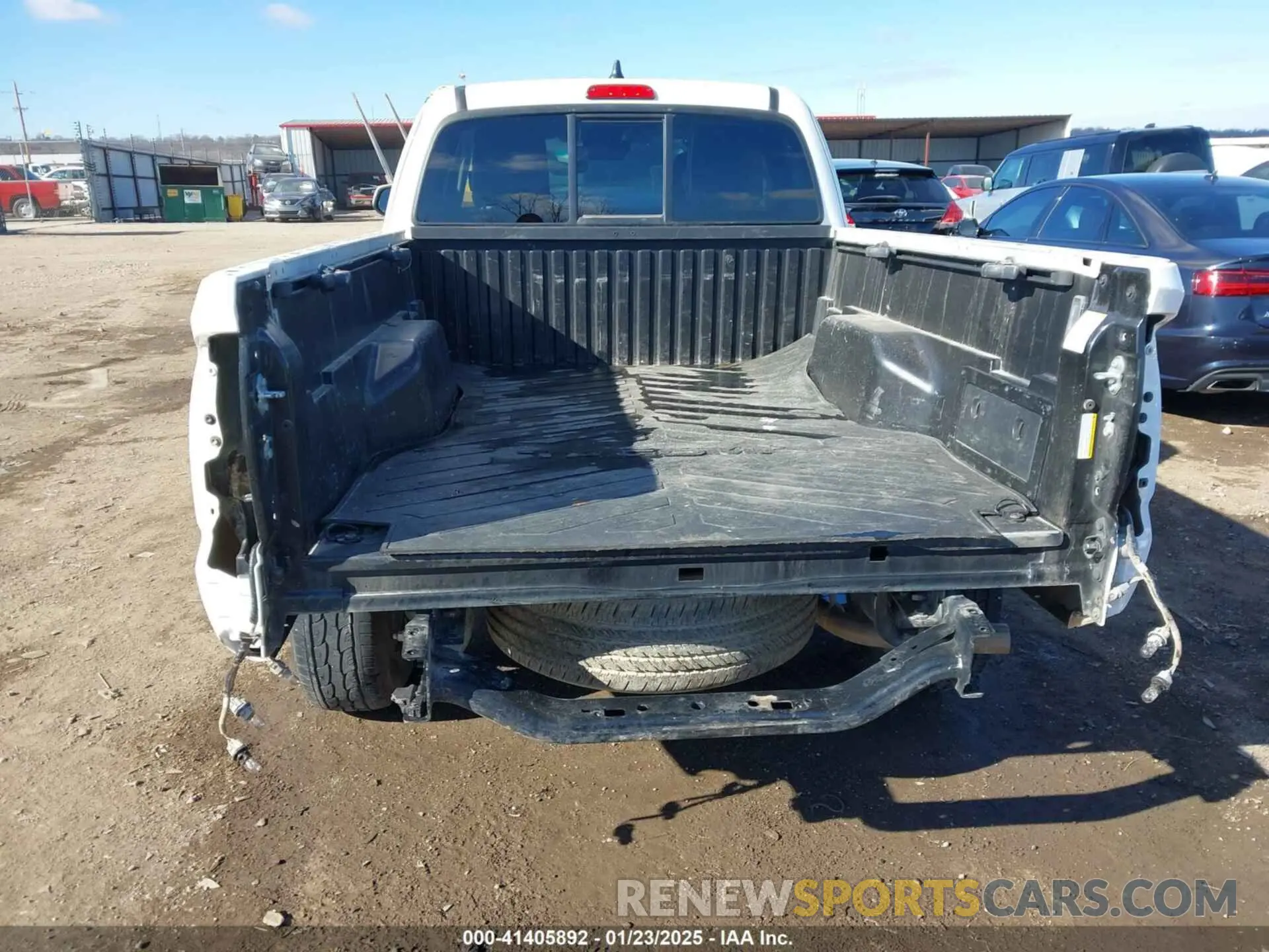 17 Photograph of a damaged car 3TYRX5GN8NT046105 TOYOTA TACOMA 2022