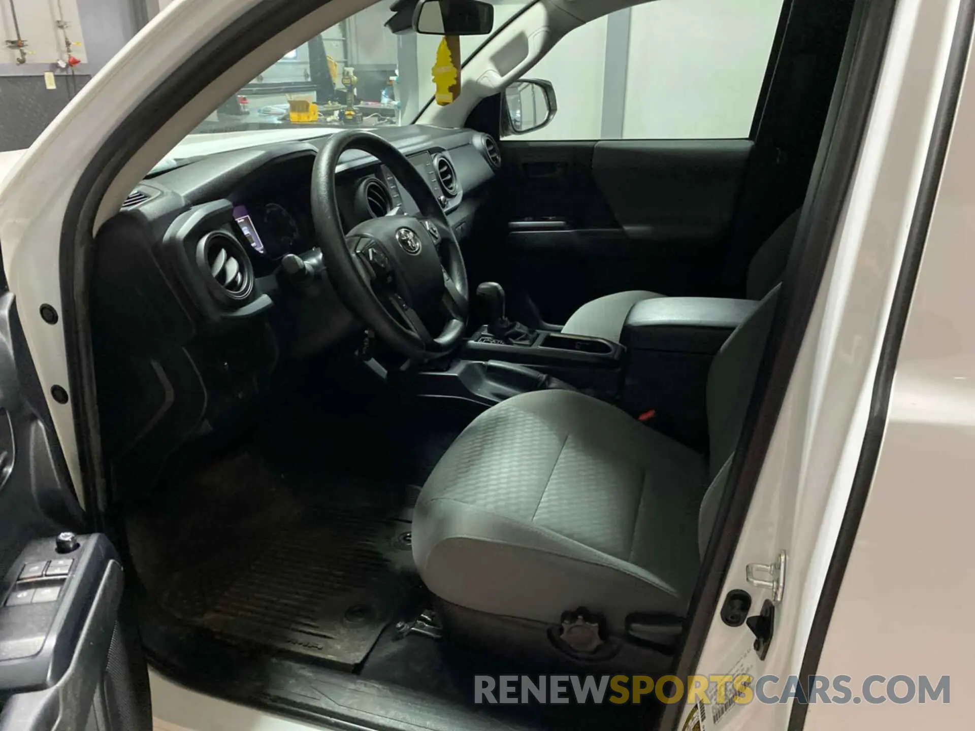 8 Photograph of a damaged car 3TYRX5GN8NT059730 TOYOTA TACOMA 2022