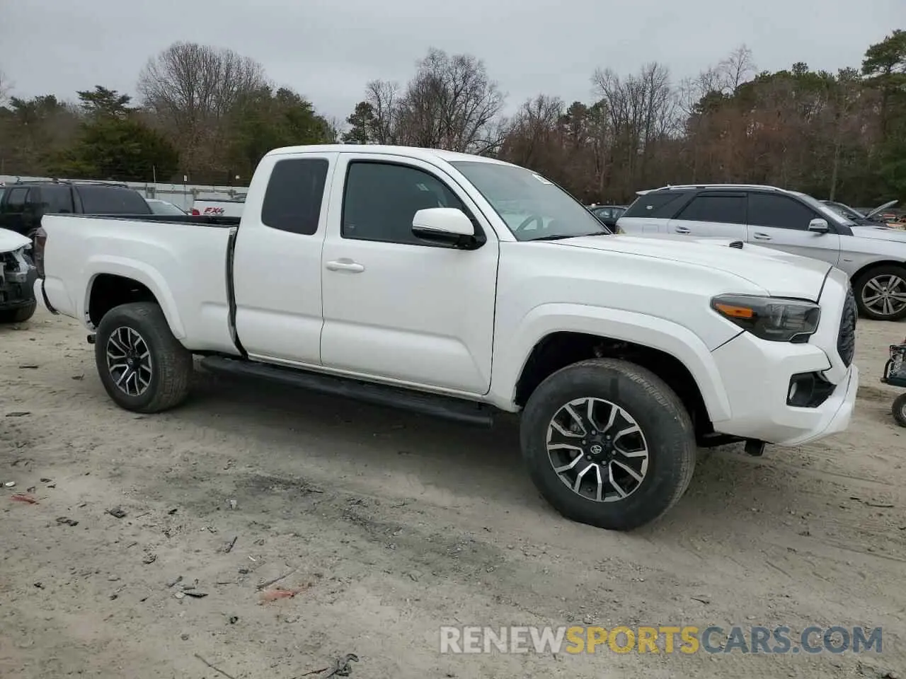 4 Photograph of a damaged car 3TYRZ5CN3NT018602 TOYOTA TACOMA 2022