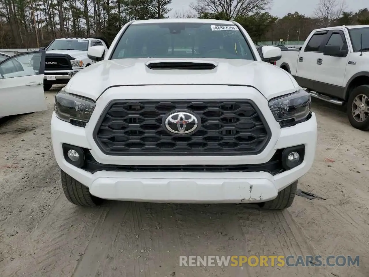 5 Photograph of a damaged car 3TYRZ5CN3NT018602 TOYOTA TACOMA 2022