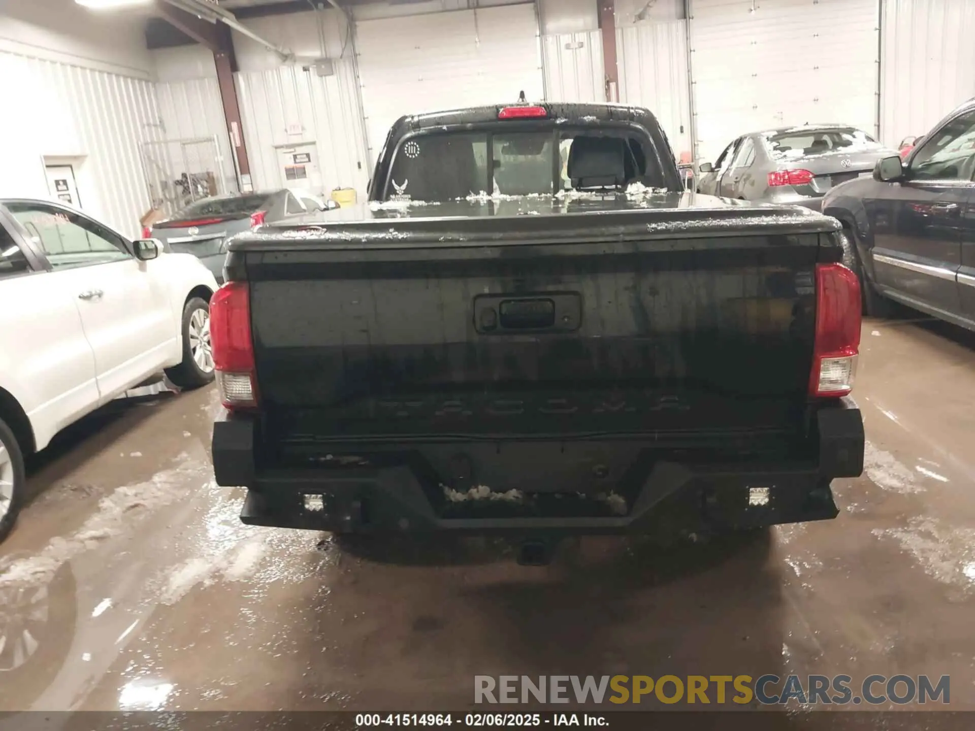 16 Photograph of a damaged car 3TYRZ5CN5NT014891 TOYOTA TACOMA 2022