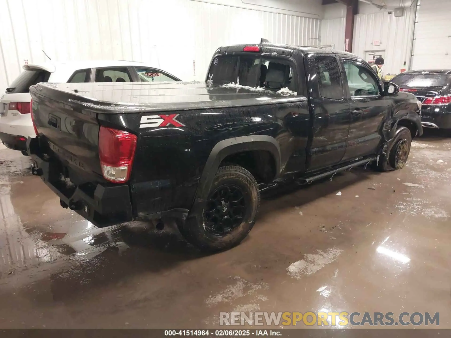 4 Photograph of a damaged car 3TYRZ5CN5NT014891 TOYOTA TACOMA 2022