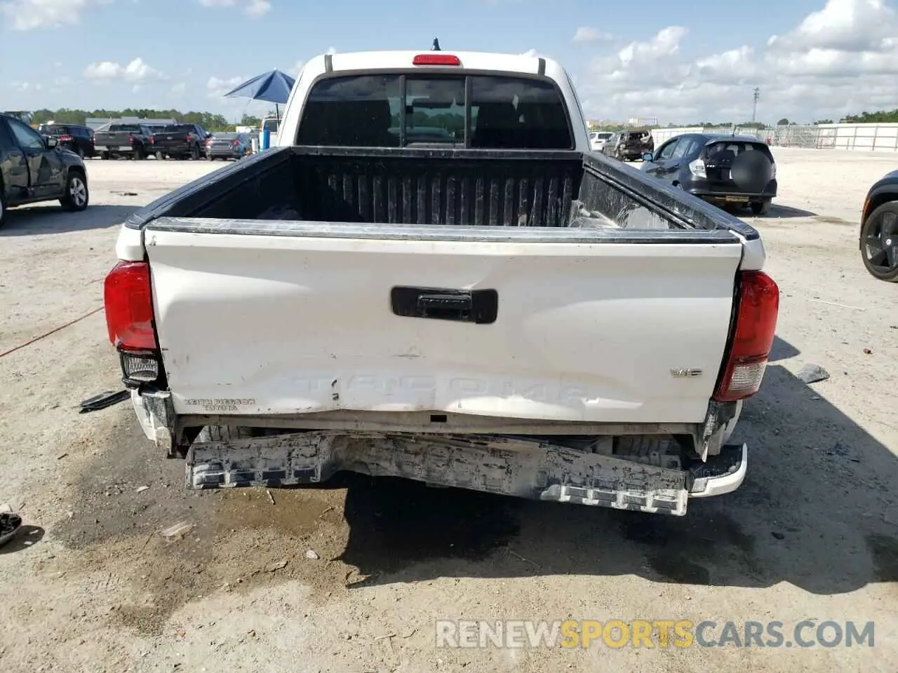 6 Photograph of a damaged car 3TYRZ5CN9NT020581 TOYOTA TACOMA 2022