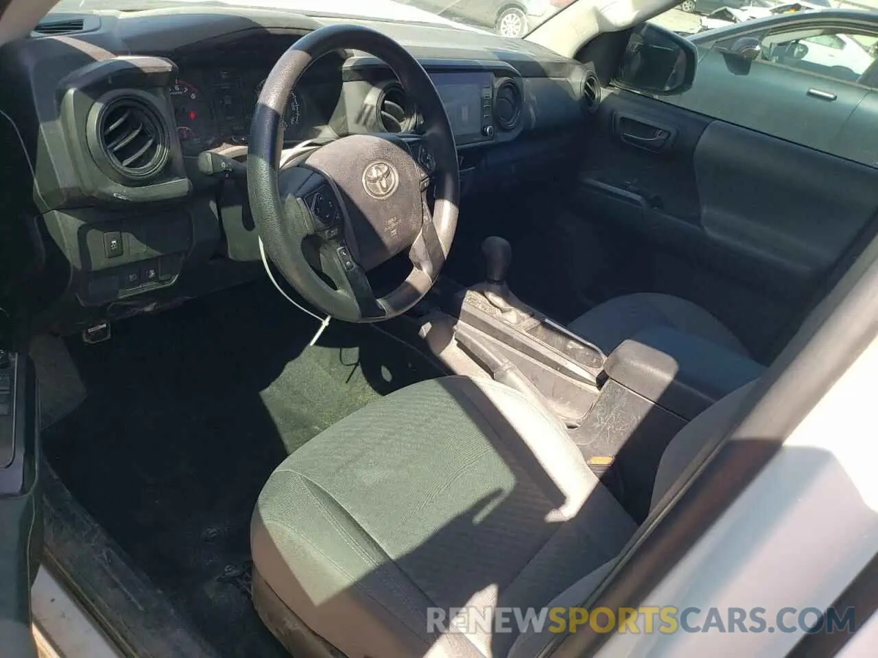 8 Photograph of a damaged car 3TYRZ5CN9NT020581 TOYOTA TACOMA 2022