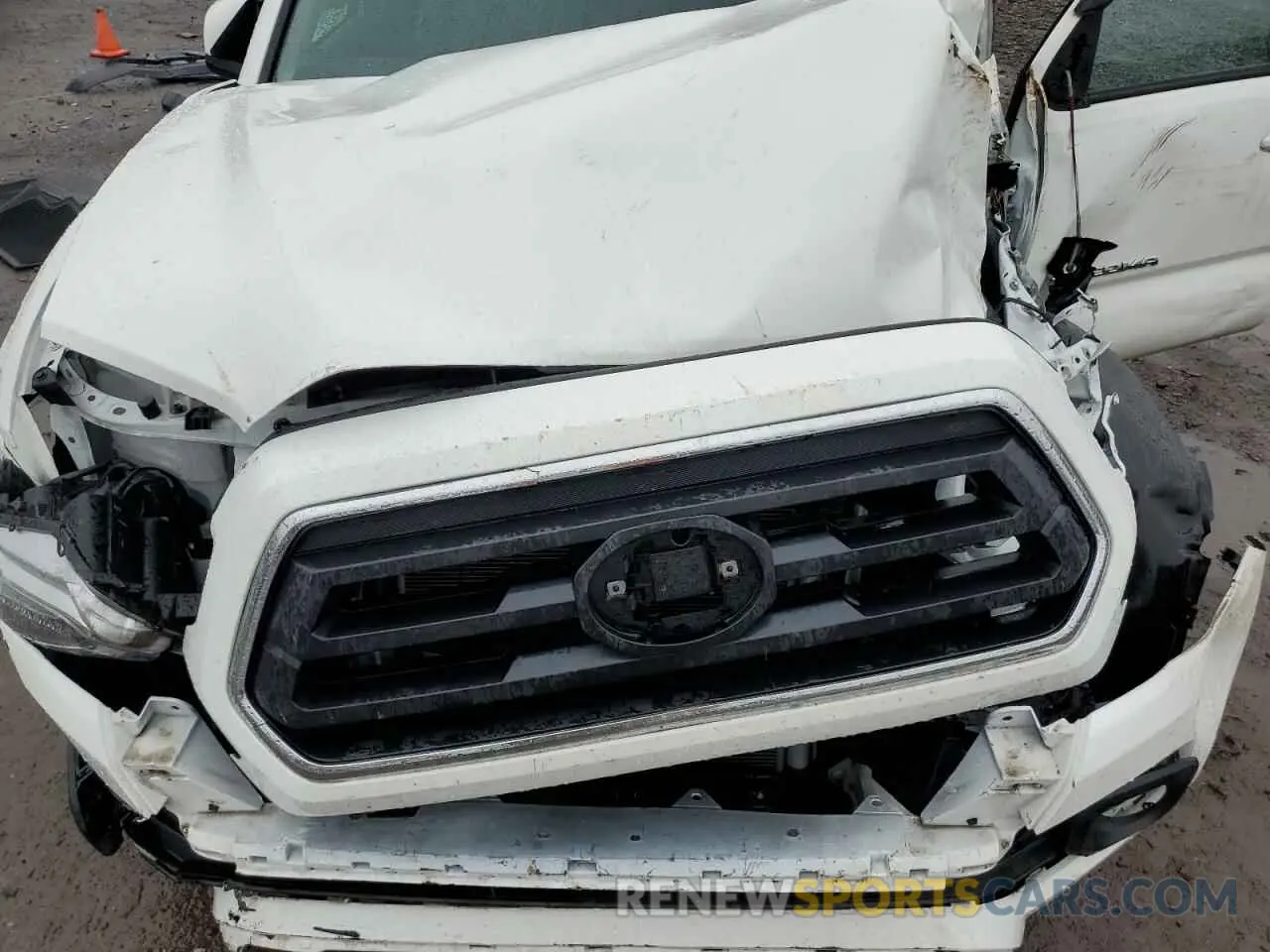 11 Photograph of a damaged car 3TYSZ5AN0NT090197 TOYOTA TACOMA 2022