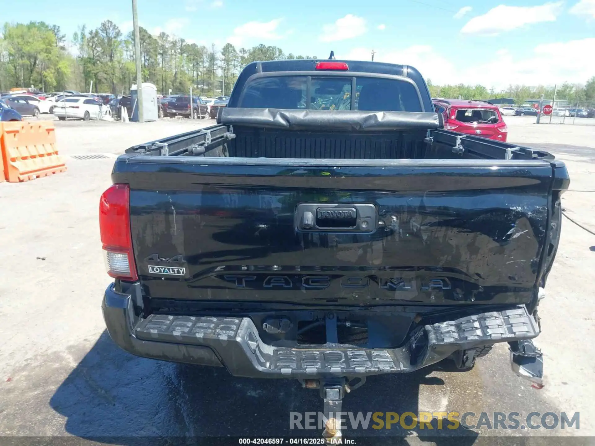 16 Photograph of a damaged car 3TYSZ5AN1NT076731 TOYOTA TACOMA 2022