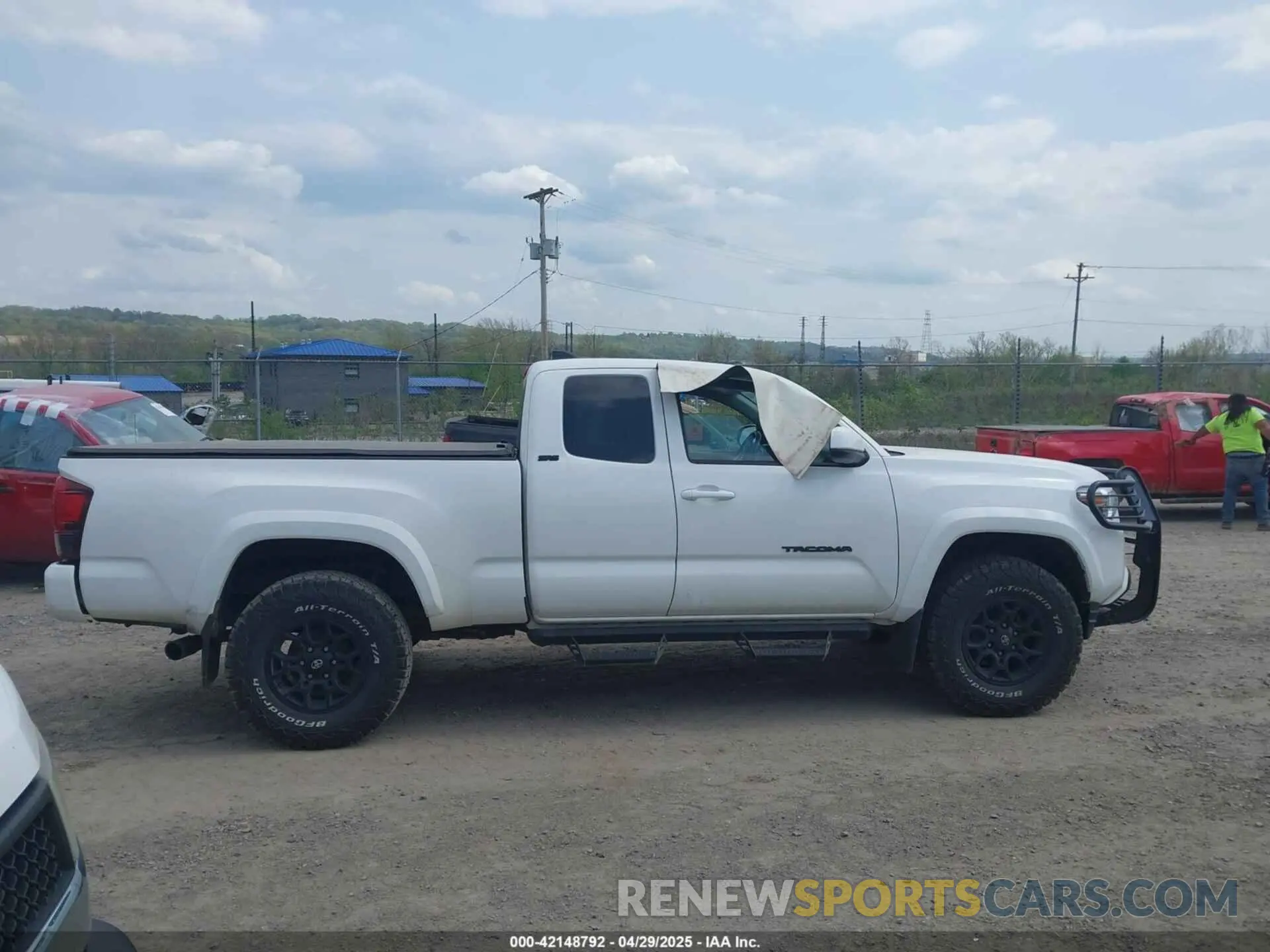 12 Photograph of a damaged car 3TYSZ5AN1NT092590 TOYOTA TACOMA 2022