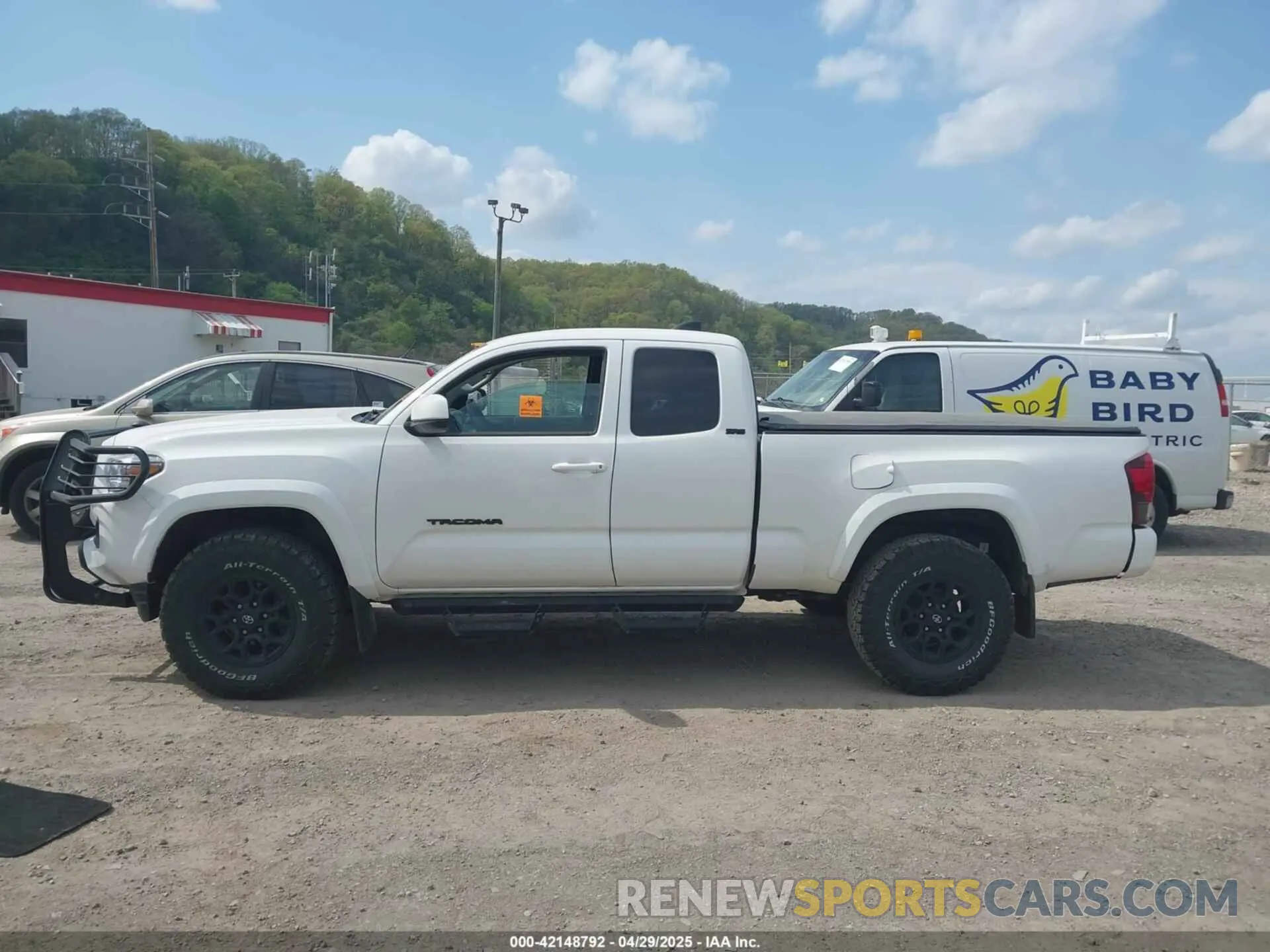 13 Photograph of a damaged car 3TYSZ5AN1NT092590 TOYOTA TACOMA 2022