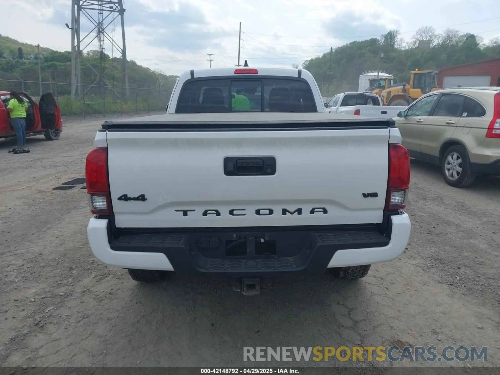 15 Photograph of a damaged car 3TYSZ5AN1NT092590 TOYOTA TACOMA 2022