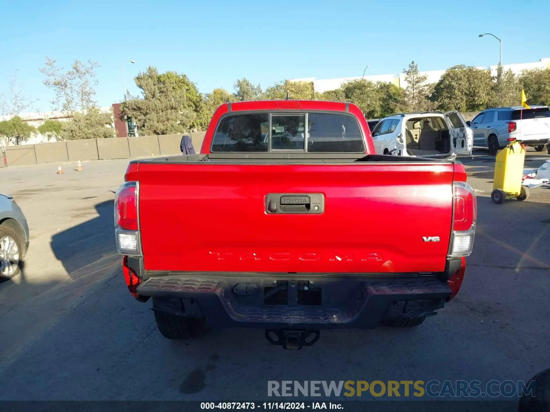 16 Photograph of a damaged car 3TYSZ5AN2NT074373 TOYOTA TACOMA 2022