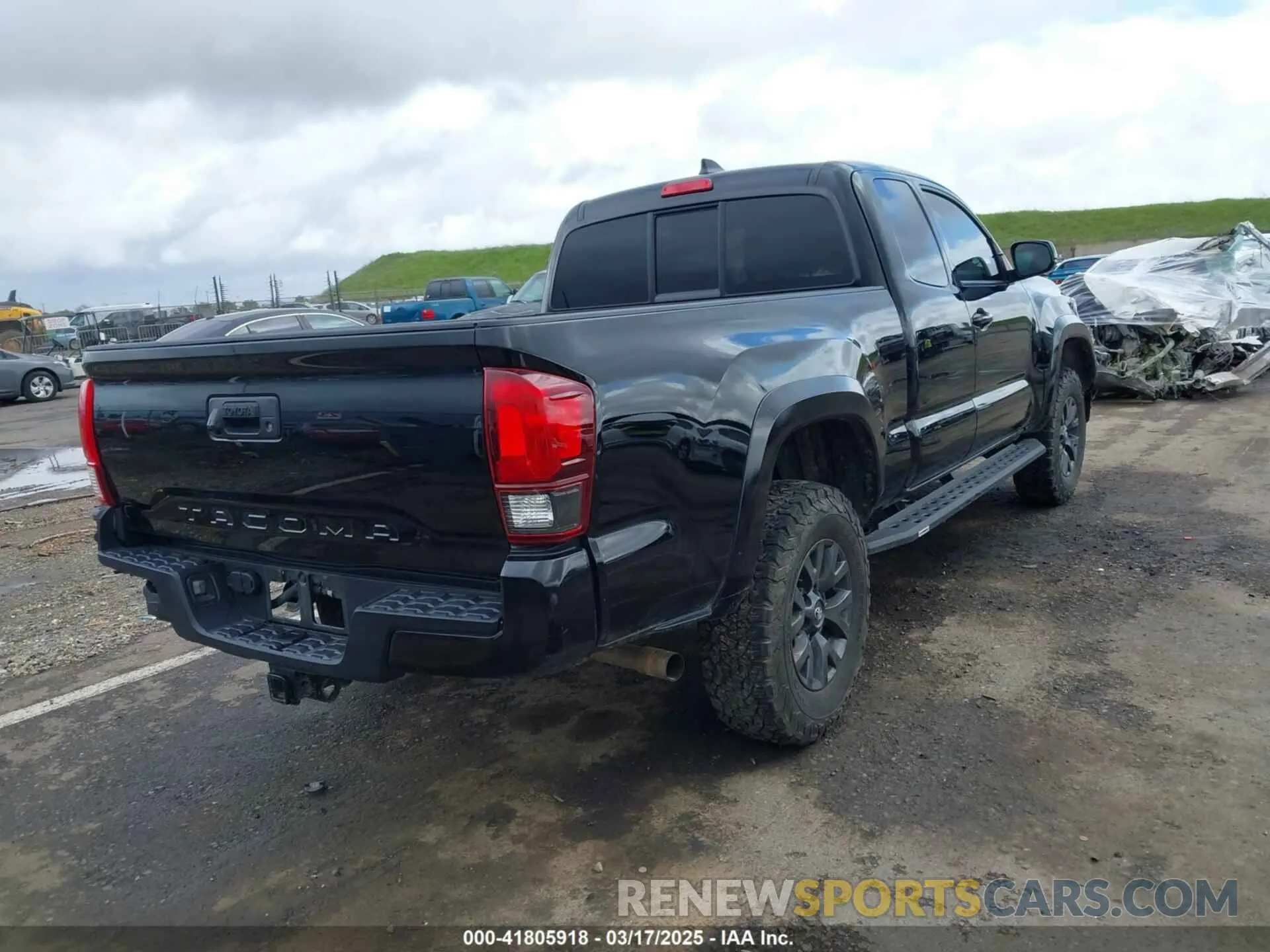 4 Photograph of a damaged car 3TYSZ5AN4NT081146 TOYOTA TACOMA 2022