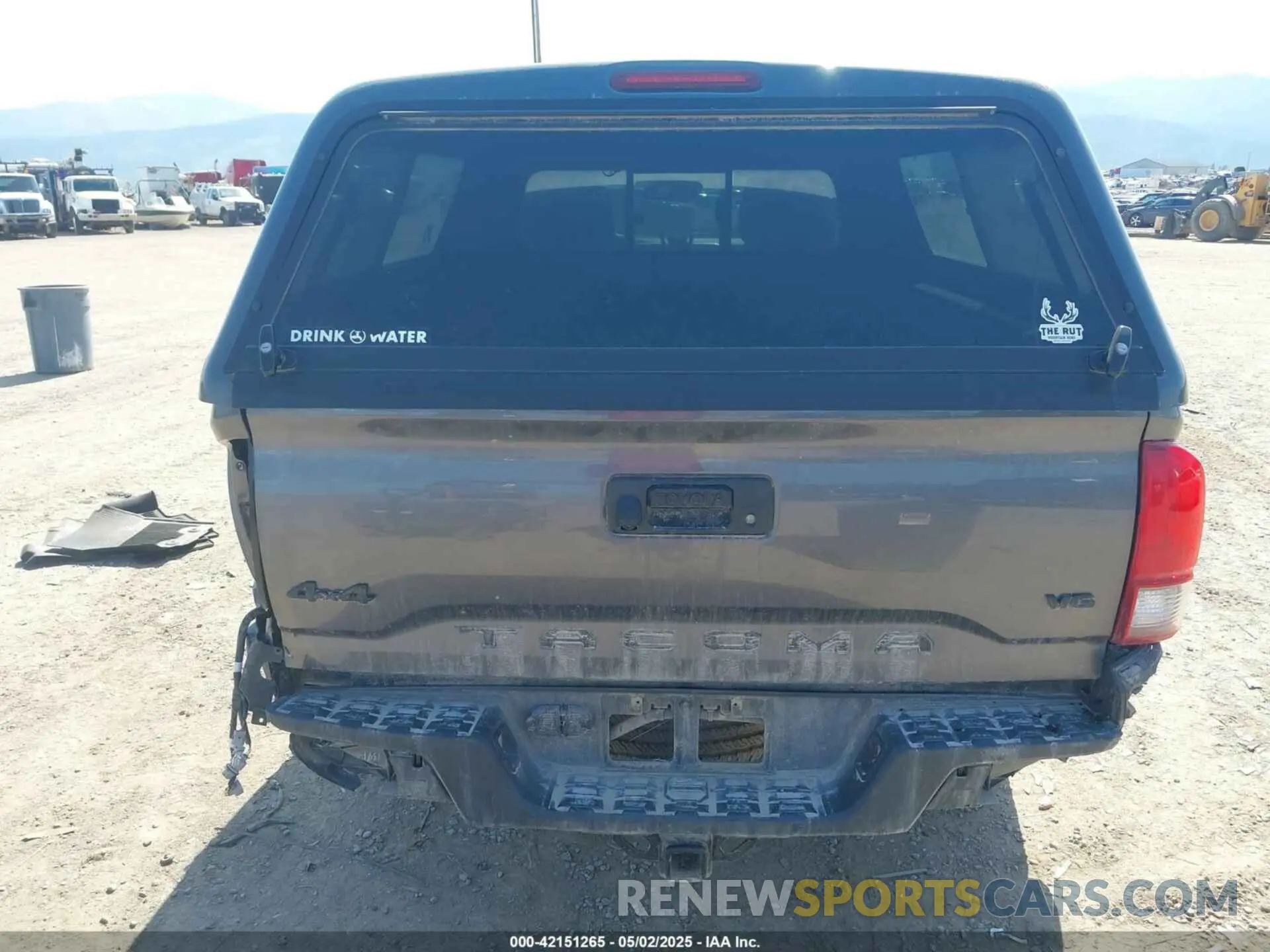 16 Photograph of a damaged car 3TYSZ5AN6NT084565 TOYOTA TACOMA 2022