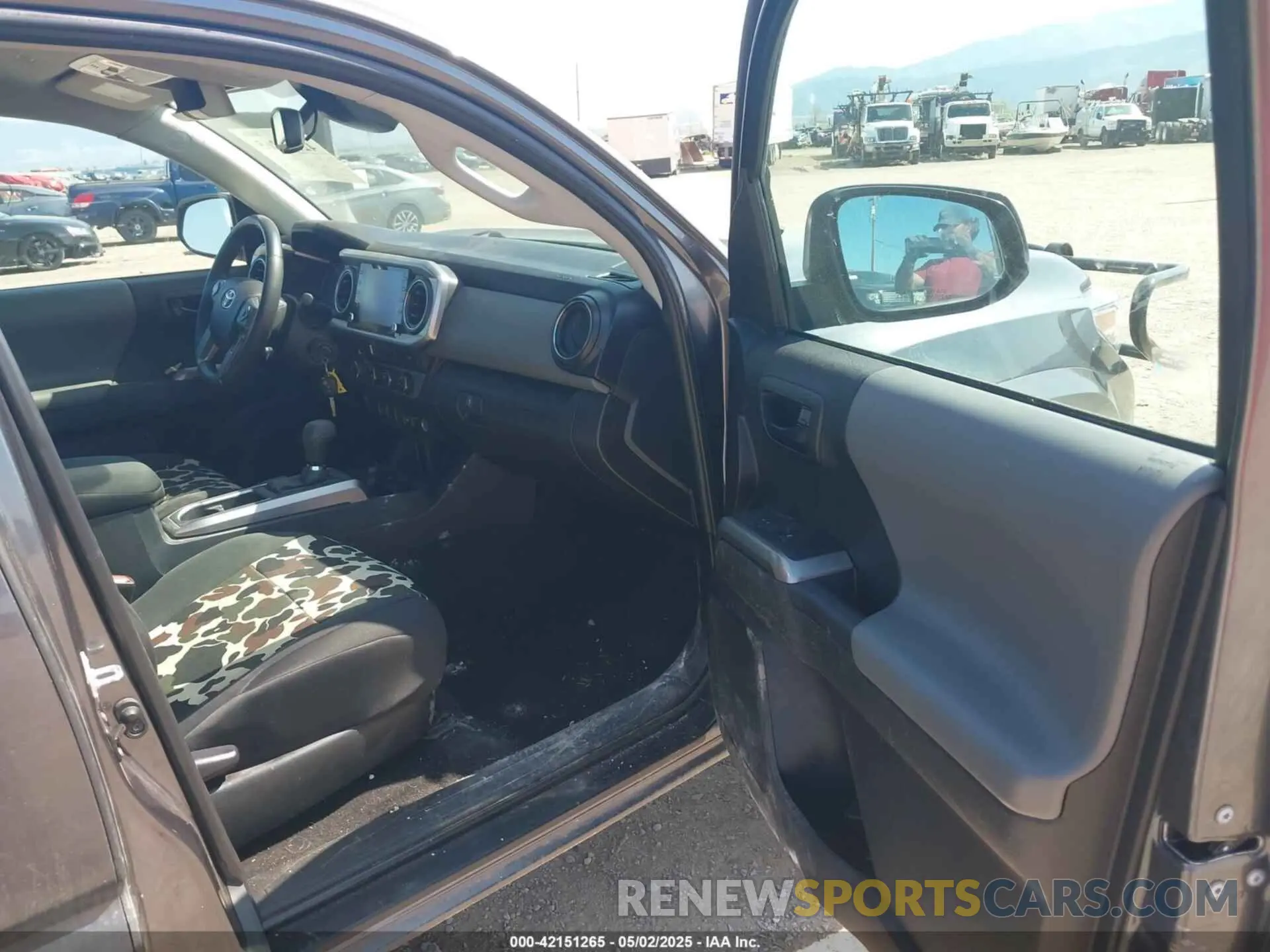 5 Photograph of a damaged car 3TYSZ5AN6NT084565 TOYOTA TACOMA 2022