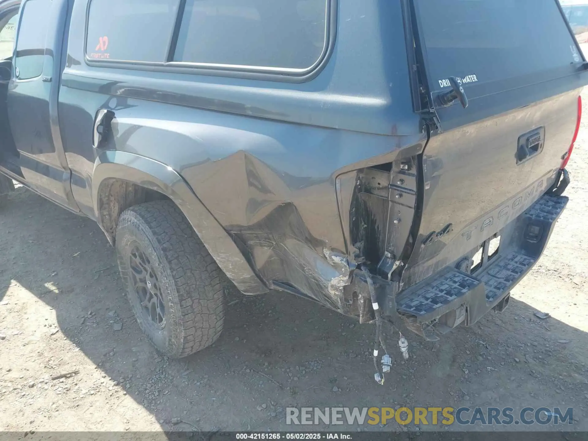 6 Photograph of a damaged car 3TYSZ5AN6NT084565 TOYOTA TACOMA 2022