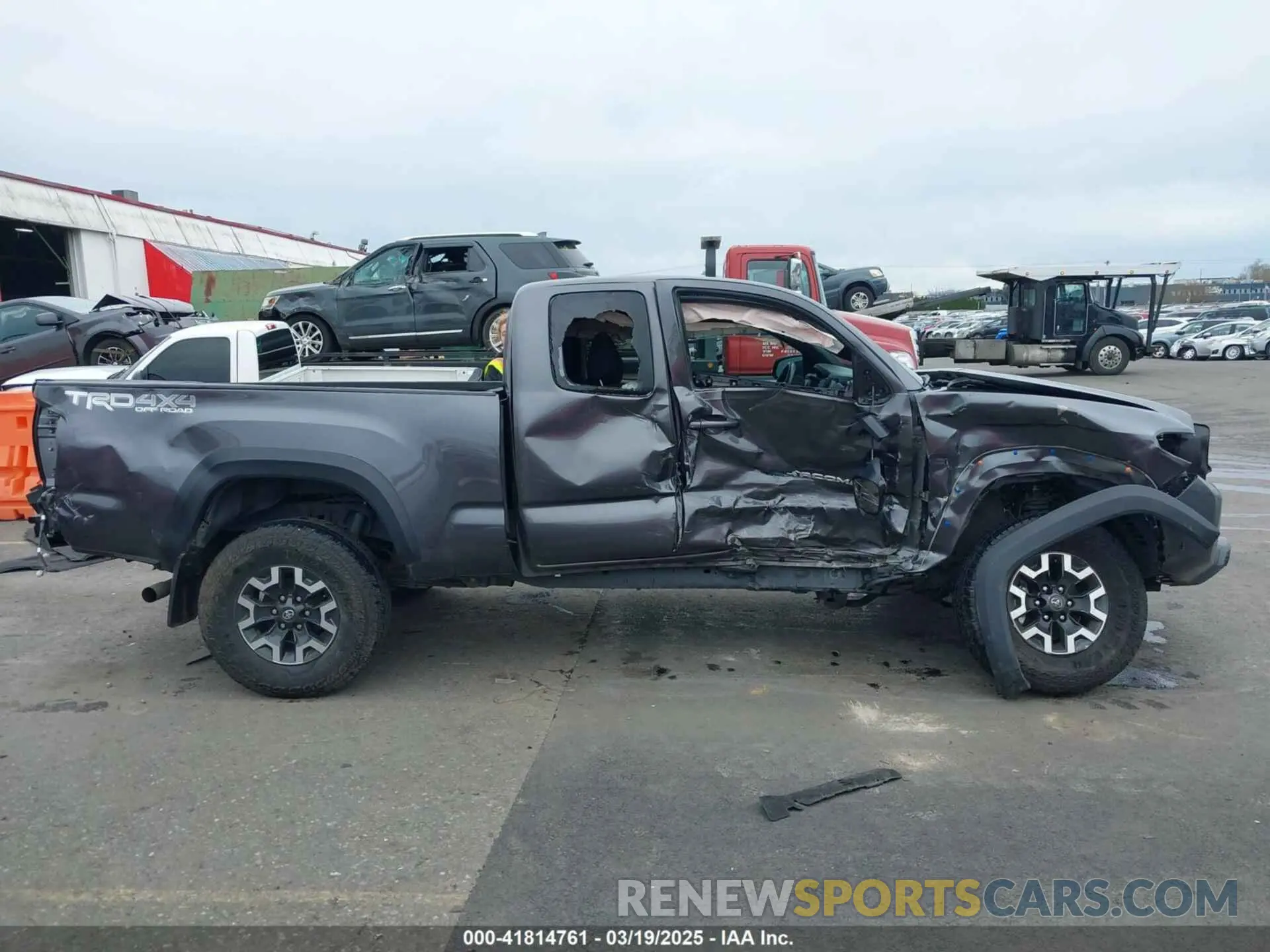 12 Photograph of a damaged car 3TYSZ5AN7NT073087 TOYOTA TACOMA 2022