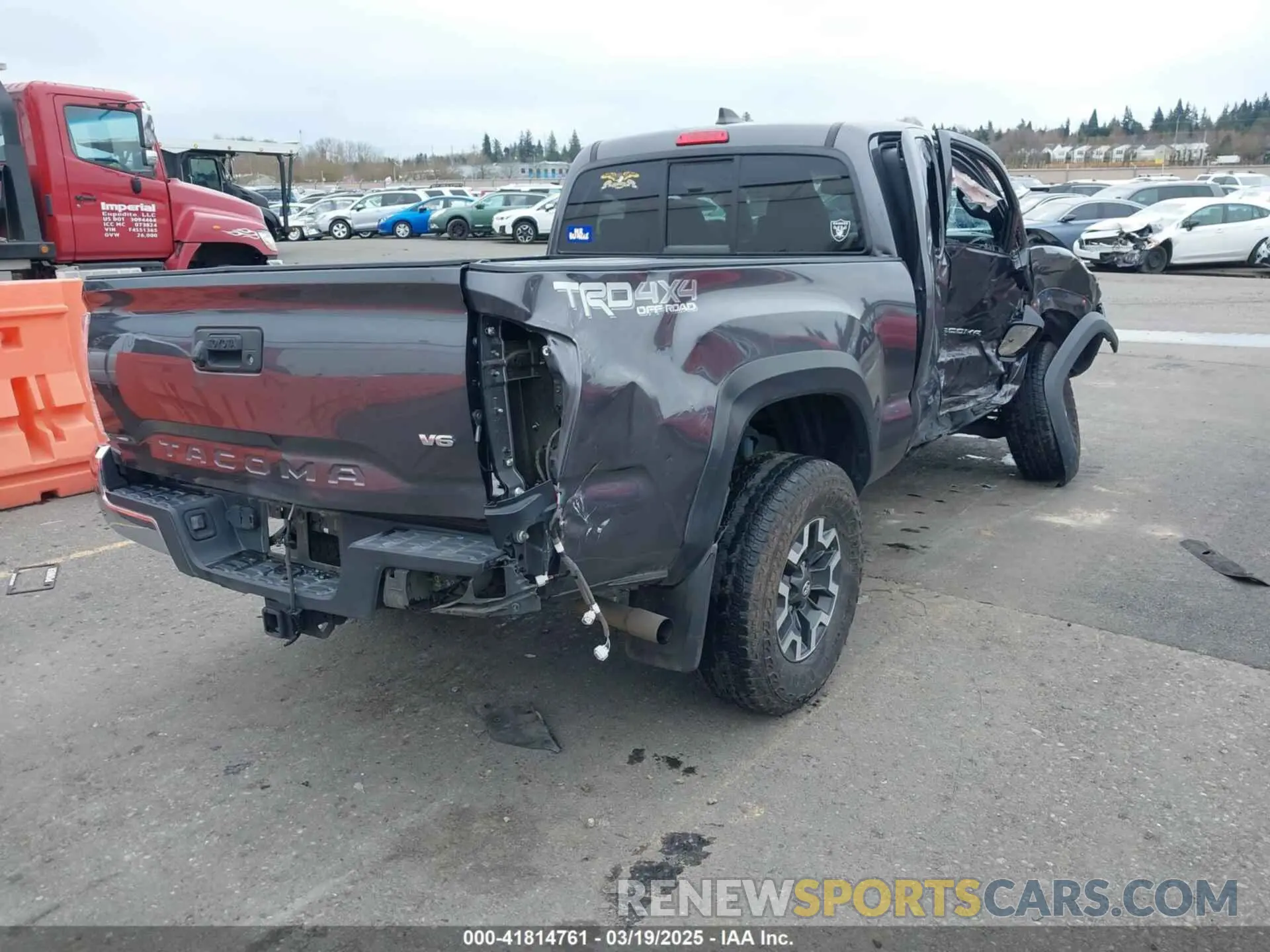4 Photograph of a damaged car 3TYSZ5AN7NT073087 TOYOTA TACOMA 2022