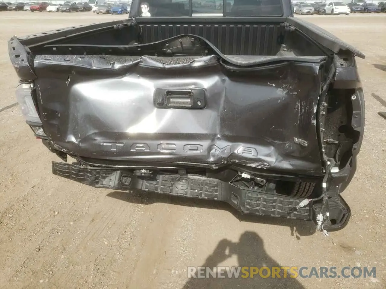 9 Photograph of a damaged car 3TYSZ5AN9NT085323 TOYOTA TACOMA 2022