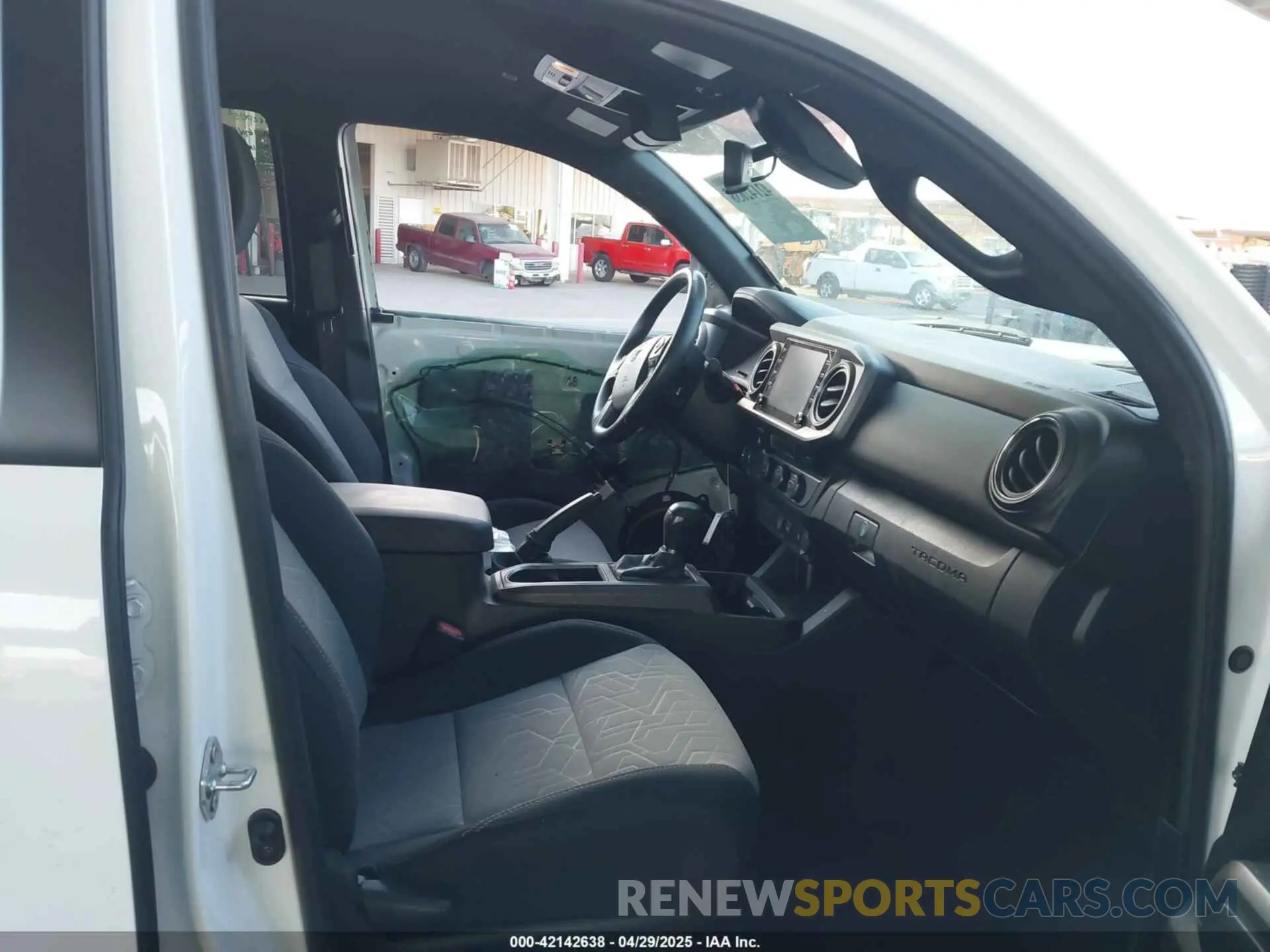 5 Photograph of a damaged car 3TMAZ5CN2PM201937 TOYOTA TACOMA 2023
