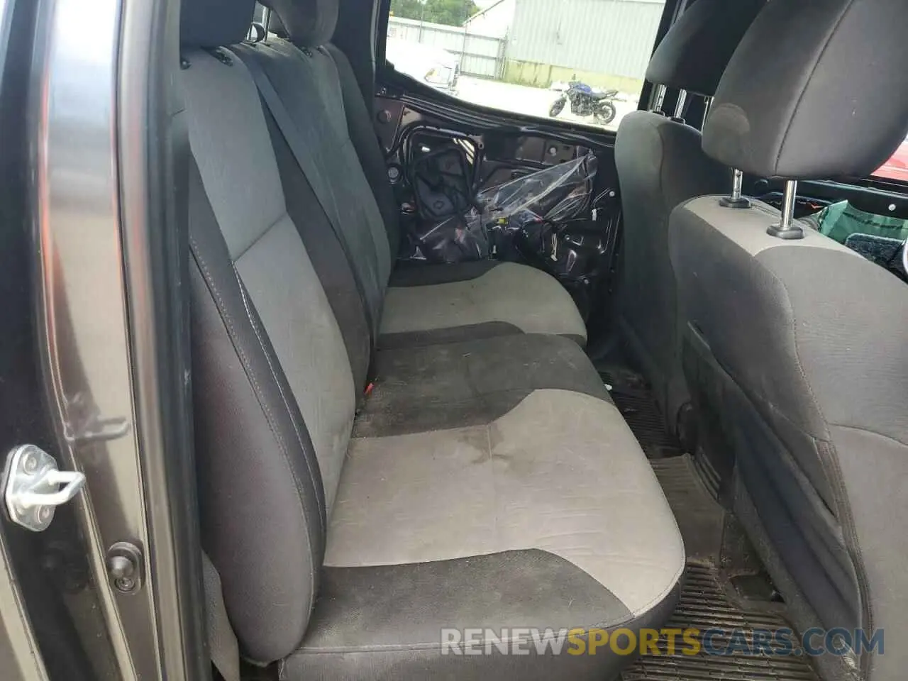 10 Photograph of a damaged car 3TMAZ5CN4PM209389 TOYOTA TACOMA 2023