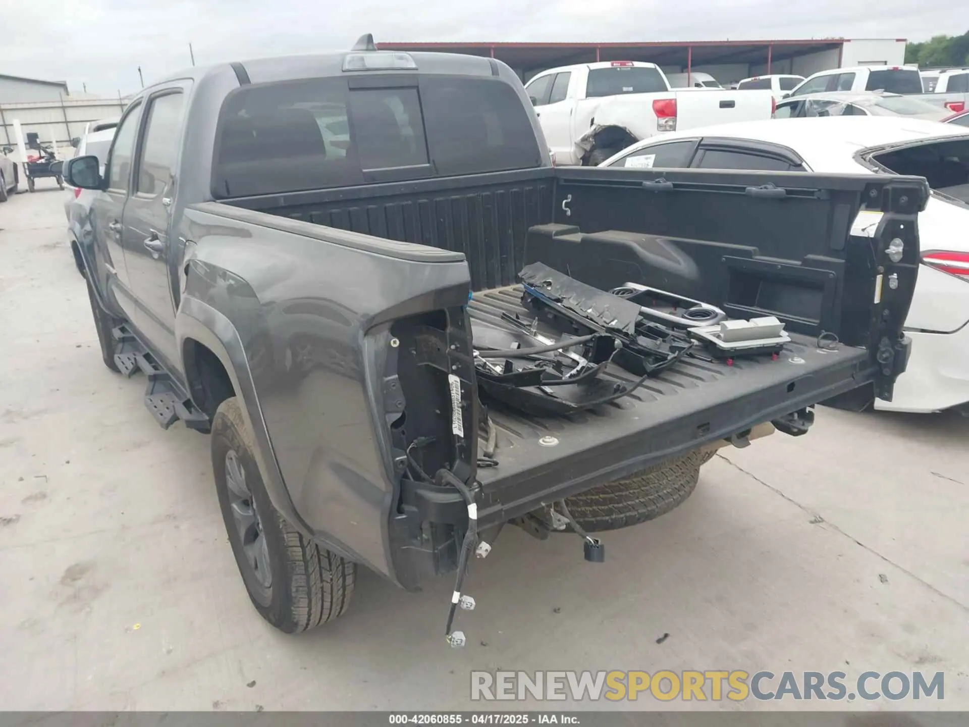 3 Photograph of a damaged car 3TMAZ5CN8PM201702 TOYOTA TACOMA 2023