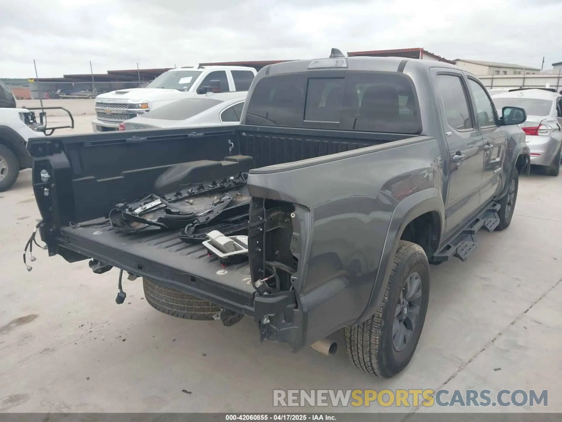 4 Photograph of a damaged car 3TMAZ5CN8PM201702 TOYOTA TACOMA 2023