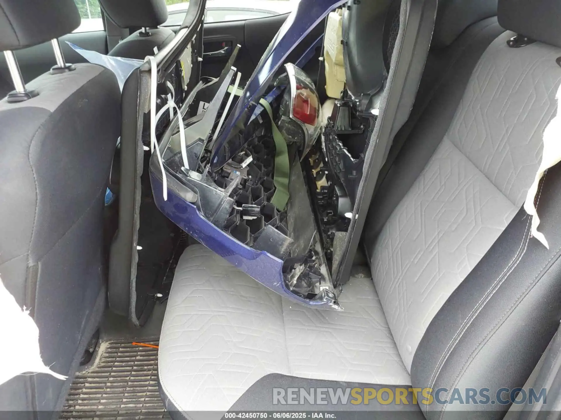 18 Photograph of a damaged car 3TMAZ5CN8PM204969 TOYOTA TACOMA 2023