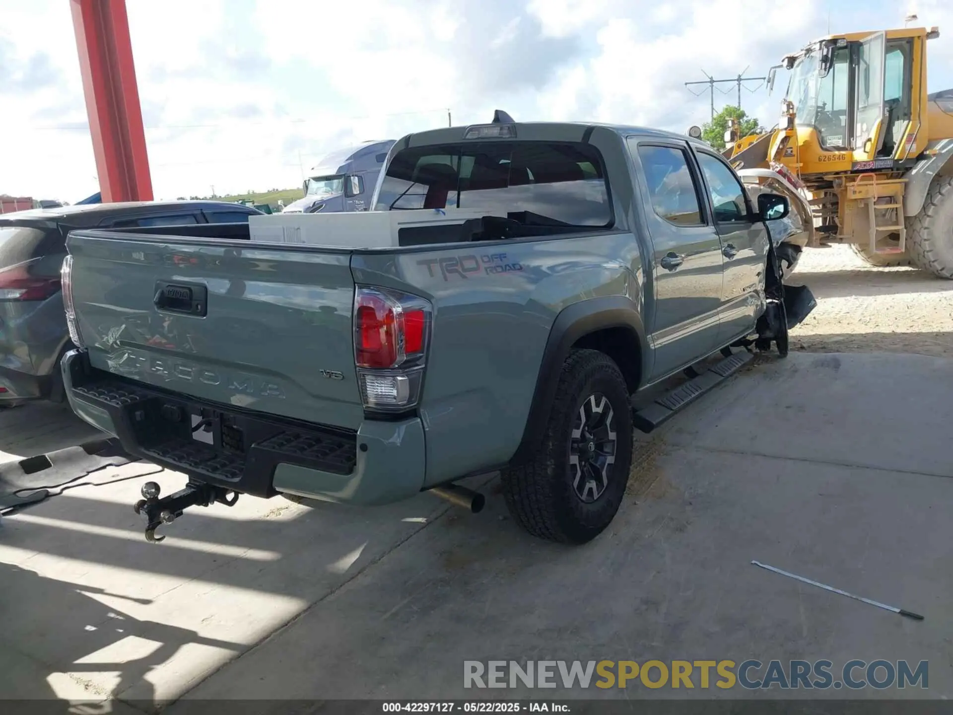 4 Photograph of a damaged car 3TMAZ5CN9PM208125 TOYOTA TACOMA 2023