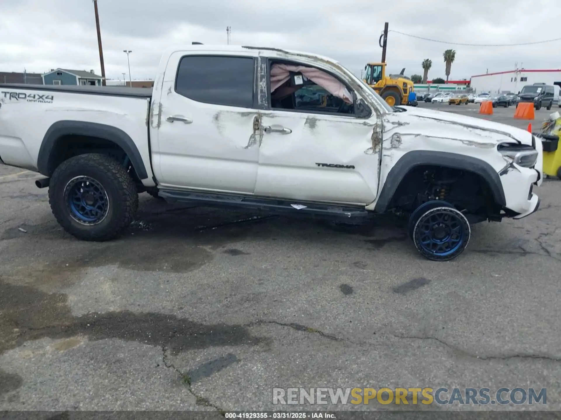 13 Photograph of a damaged car 3TMCZ5AN0PM550641 TOYOTA TACOMA 2023