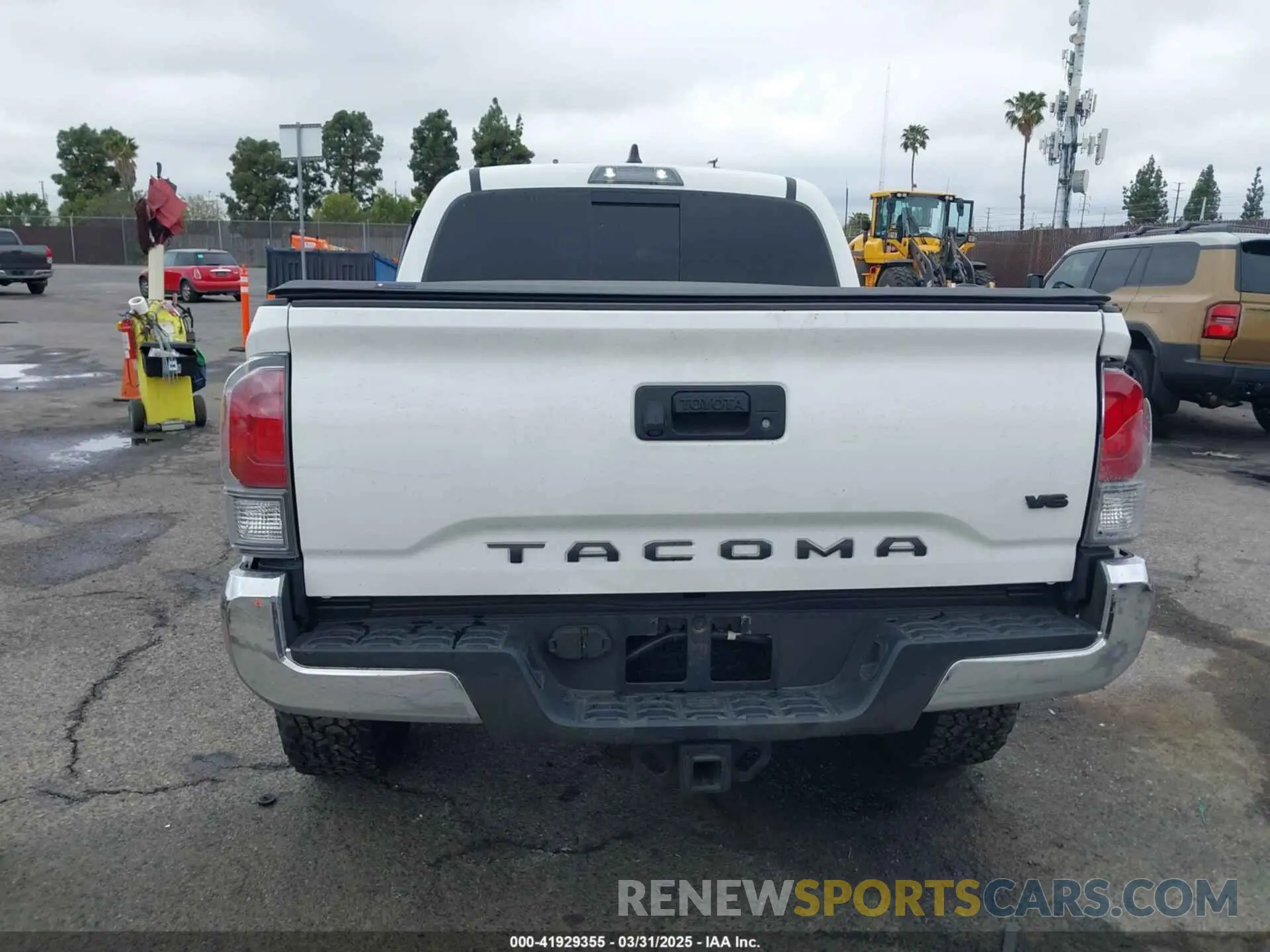 16 Photograph of a damaged car 3TMCZ5AN0PM550641 TOYOTA TACOMA 2023
