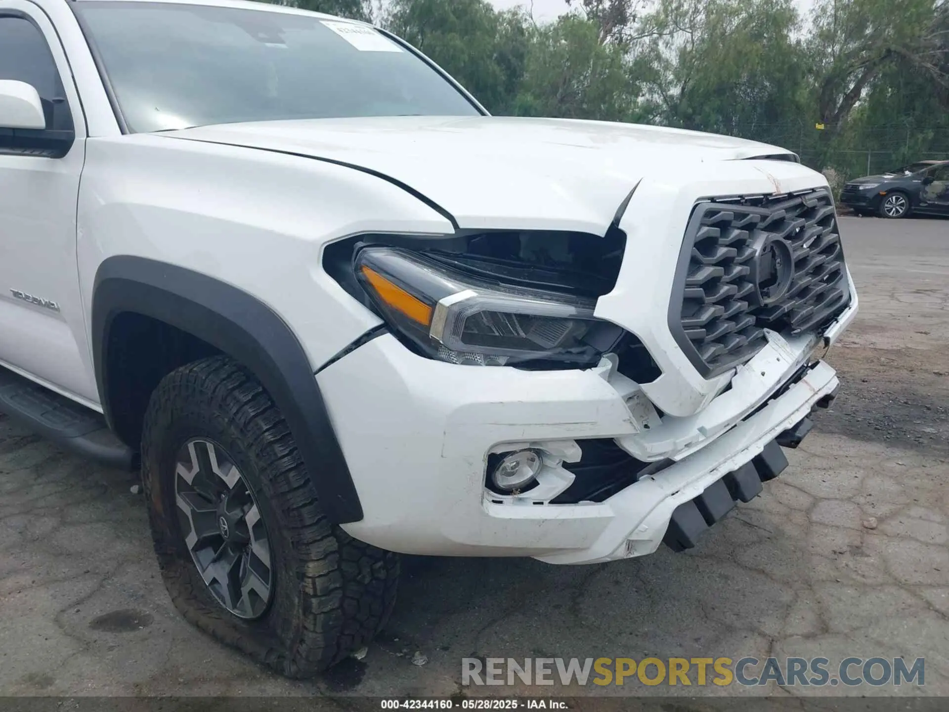 18 Photograph of a damaged car 3TMCZ5AN1PM556299 TOYOTA TACOMA 2023