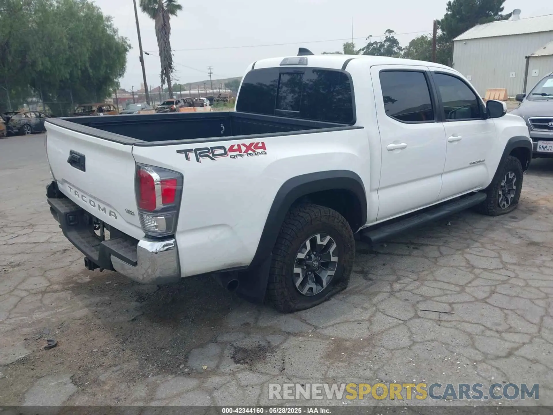 4 Photograph of a damaged car 3TMCZ5AN1PM556299 TOYOTA TACOMA 2023