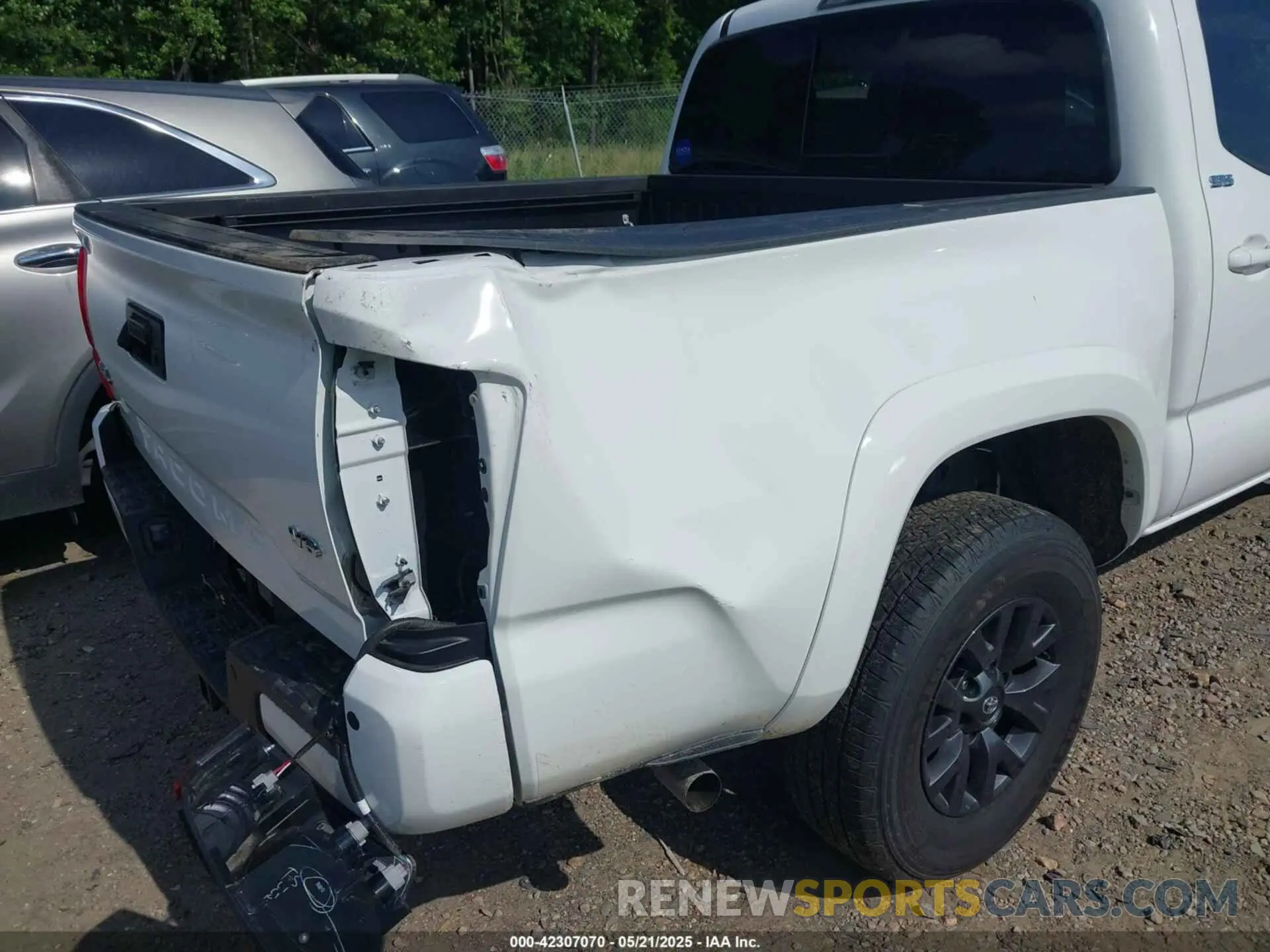 18 Photograph of a damaged car 3TMCZ5AN1PM580022 TOYOTA TACOMA 2023