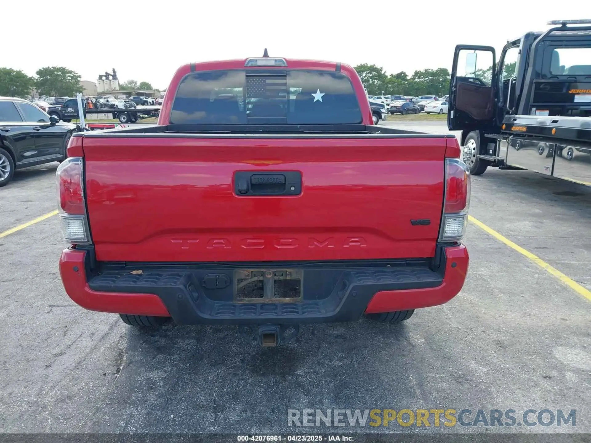 17 Photograph of a damaged car 3TMCZ5AN1PM583051 TOYOTA TACOMA 2023