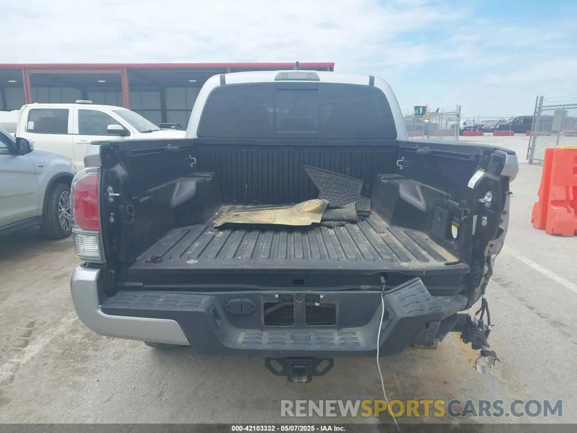 16 Photograph of a damaged car 3TMCZ5AN2PM553895 TOYOTA TACOMA 2023